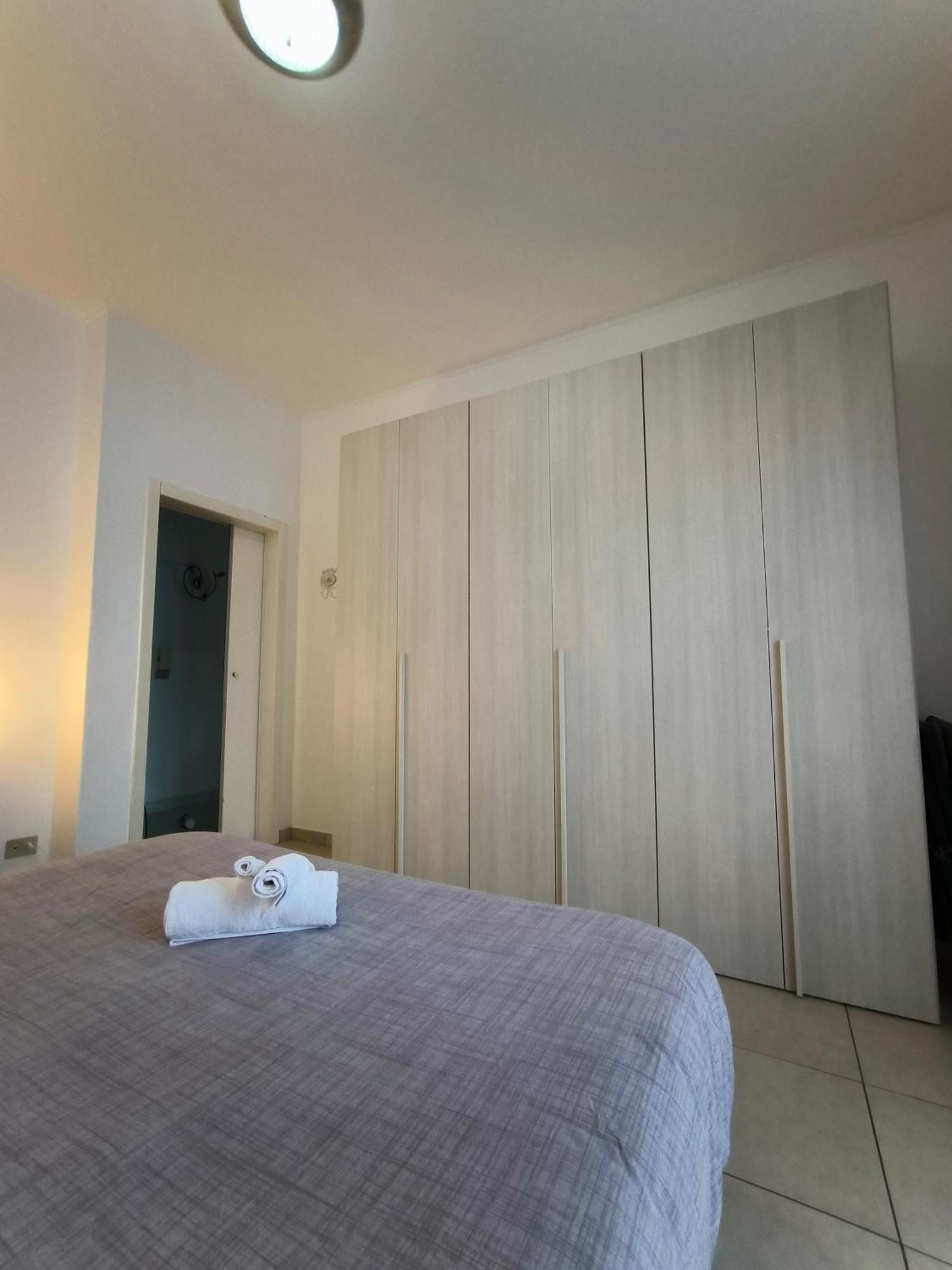 Portello Flat With Balcony Apartment