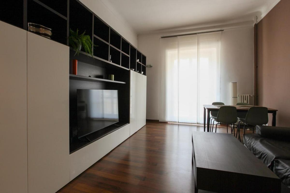 Elegante E Ampio In Zona Moscova Milan