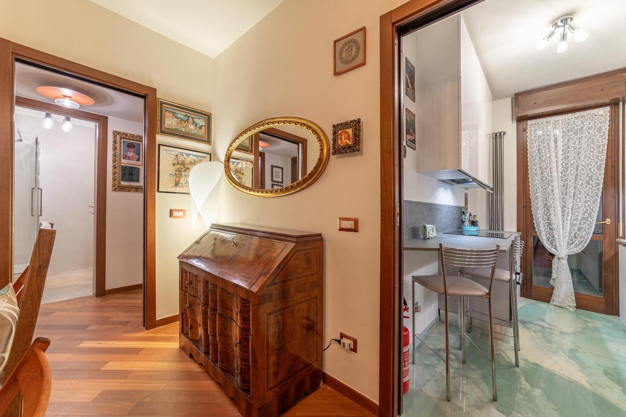 Apartment 5' From Bocconi With 2 Bedr And 2 Bathr *