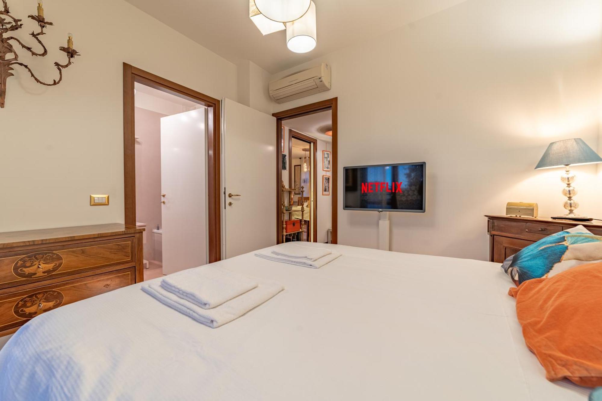 Apartment 5' From Bocconi With 2 Bedr And 2 Bathr *
