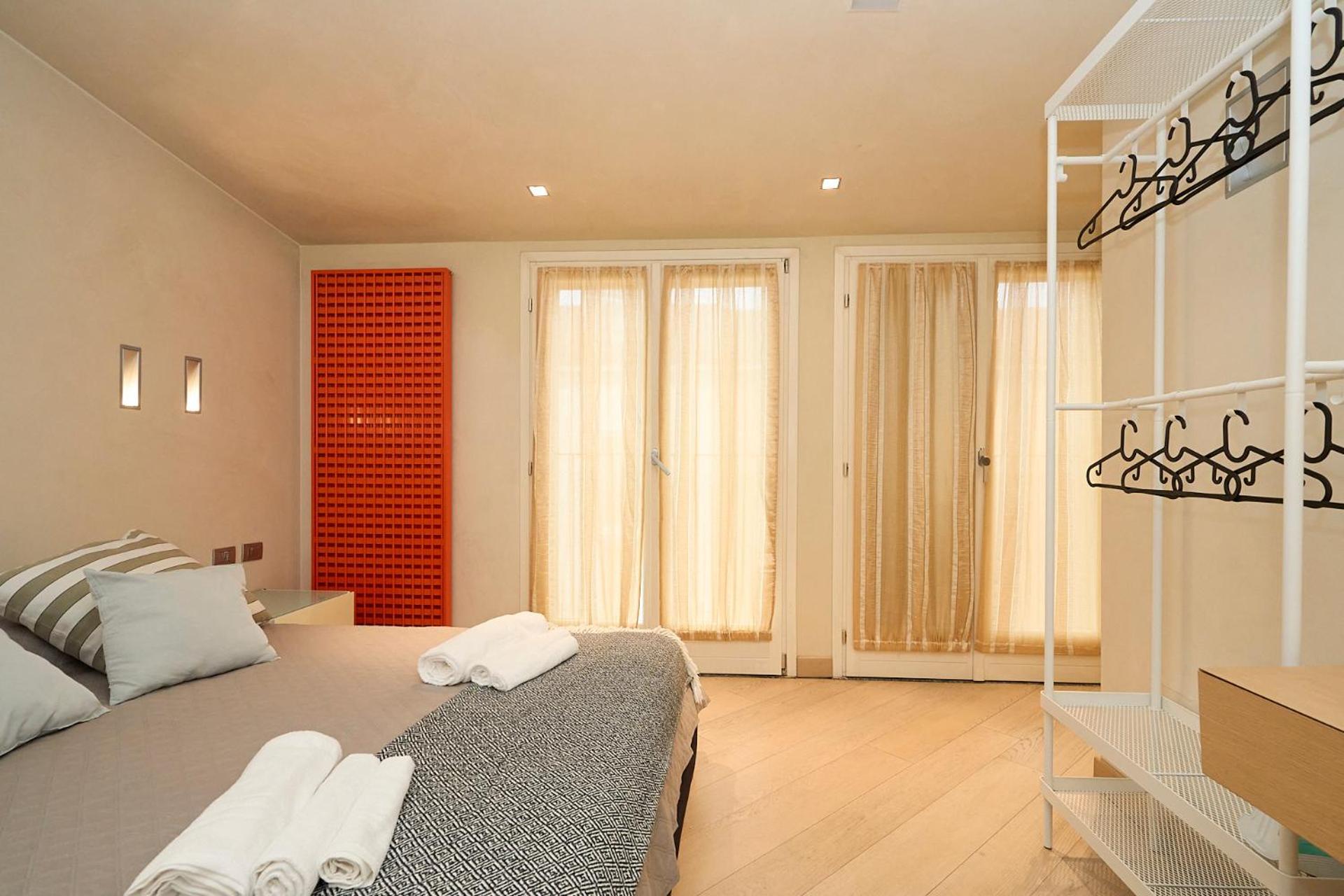 Apartment Luxury House - 2 Minutes Walk From Station