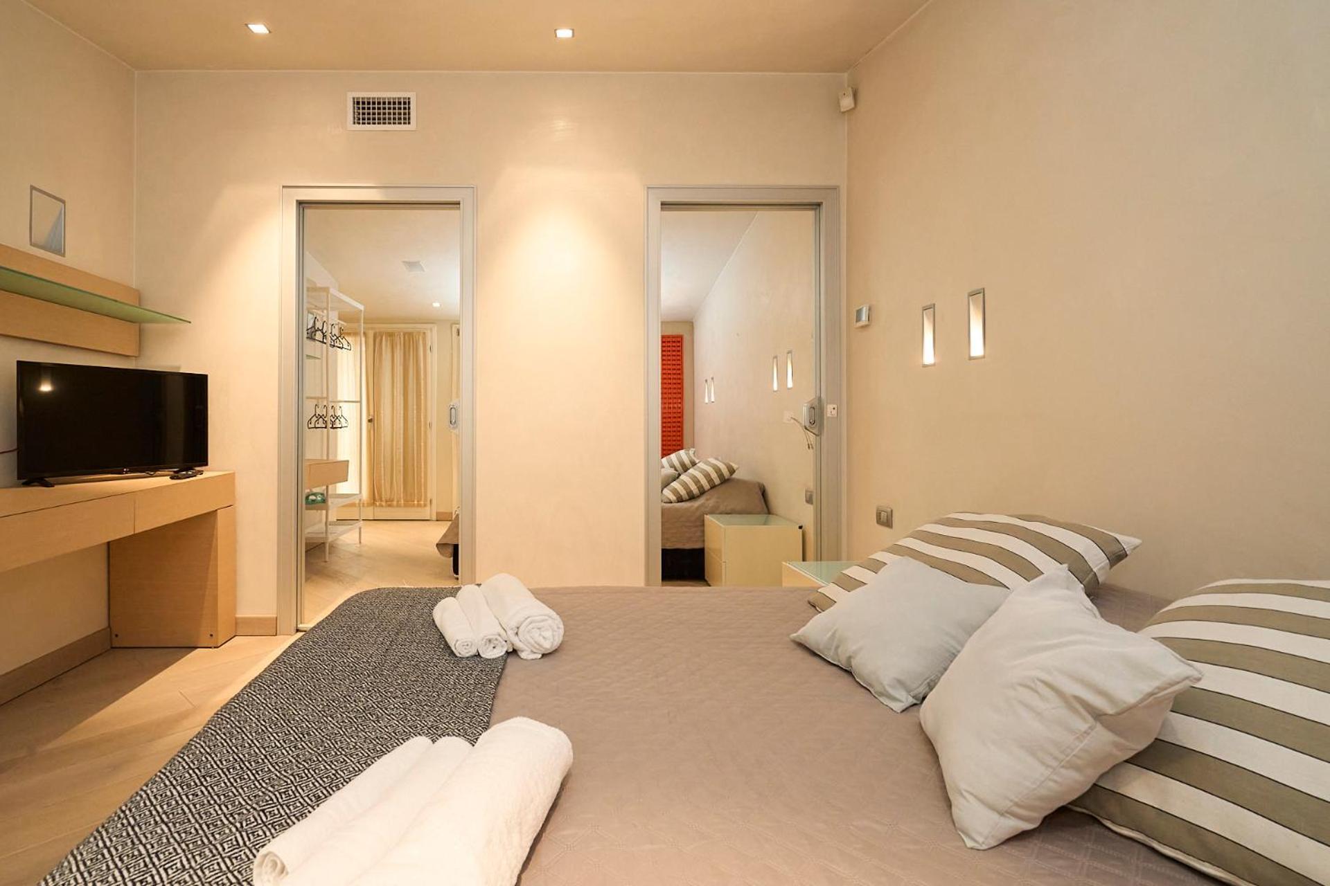 Luxury House - 2 Minutes Walk From Station Apartment *
