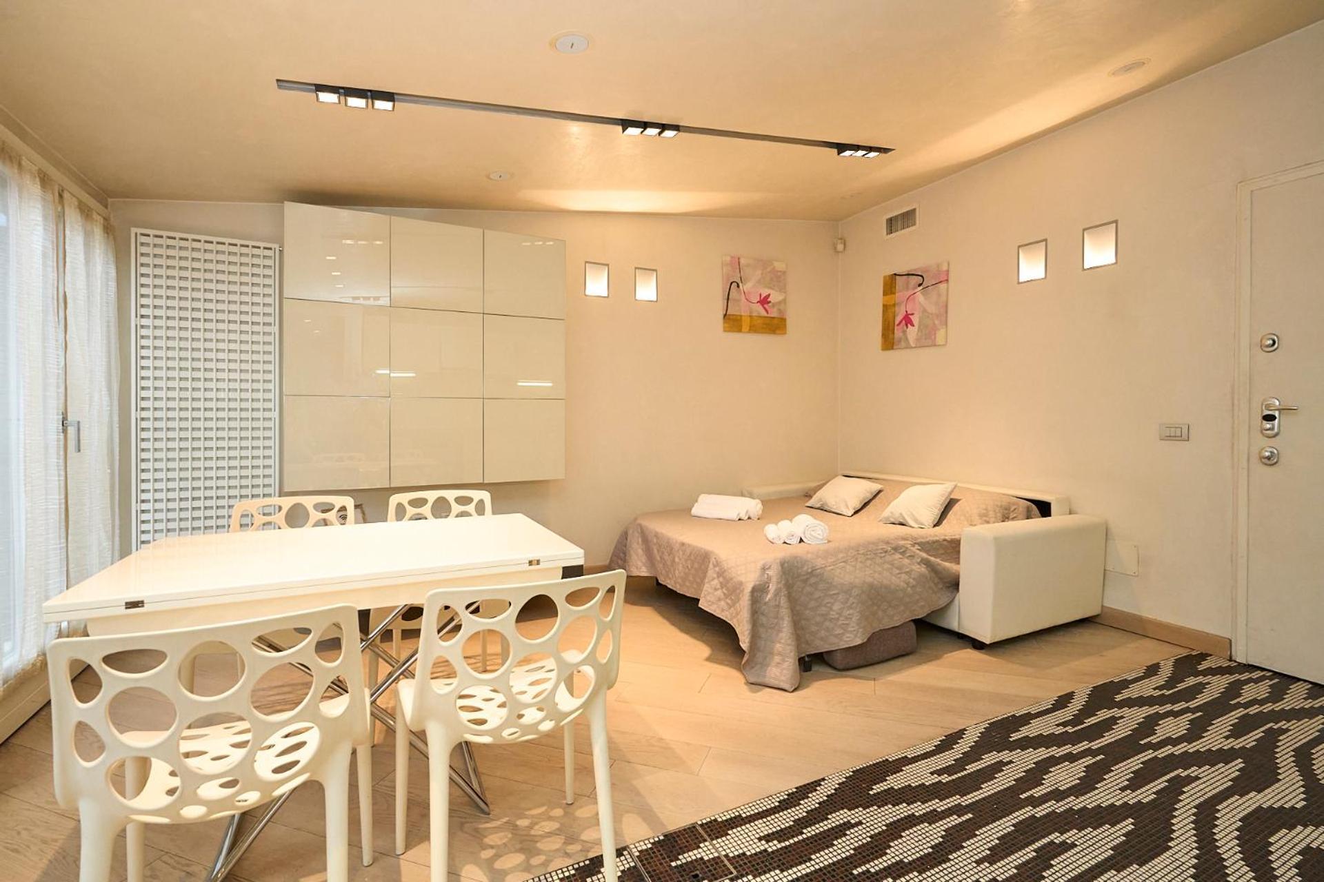 Luxury House - 2 Minutes Walk From Station * Milan