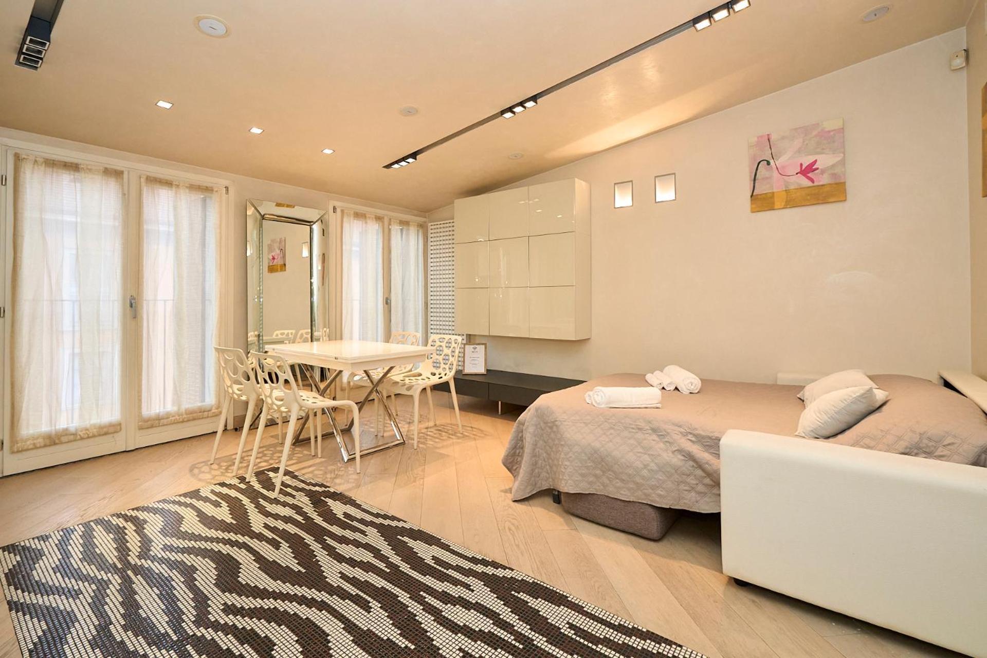 Luxury House - 2 Minutes Walk From Station Apartment