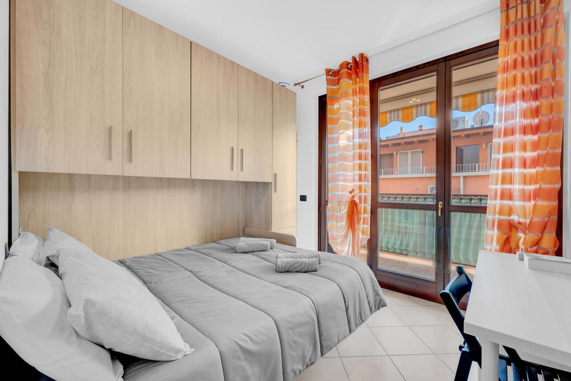 Pran27 -crescenzago - - Large - Bright - Apartment Milan