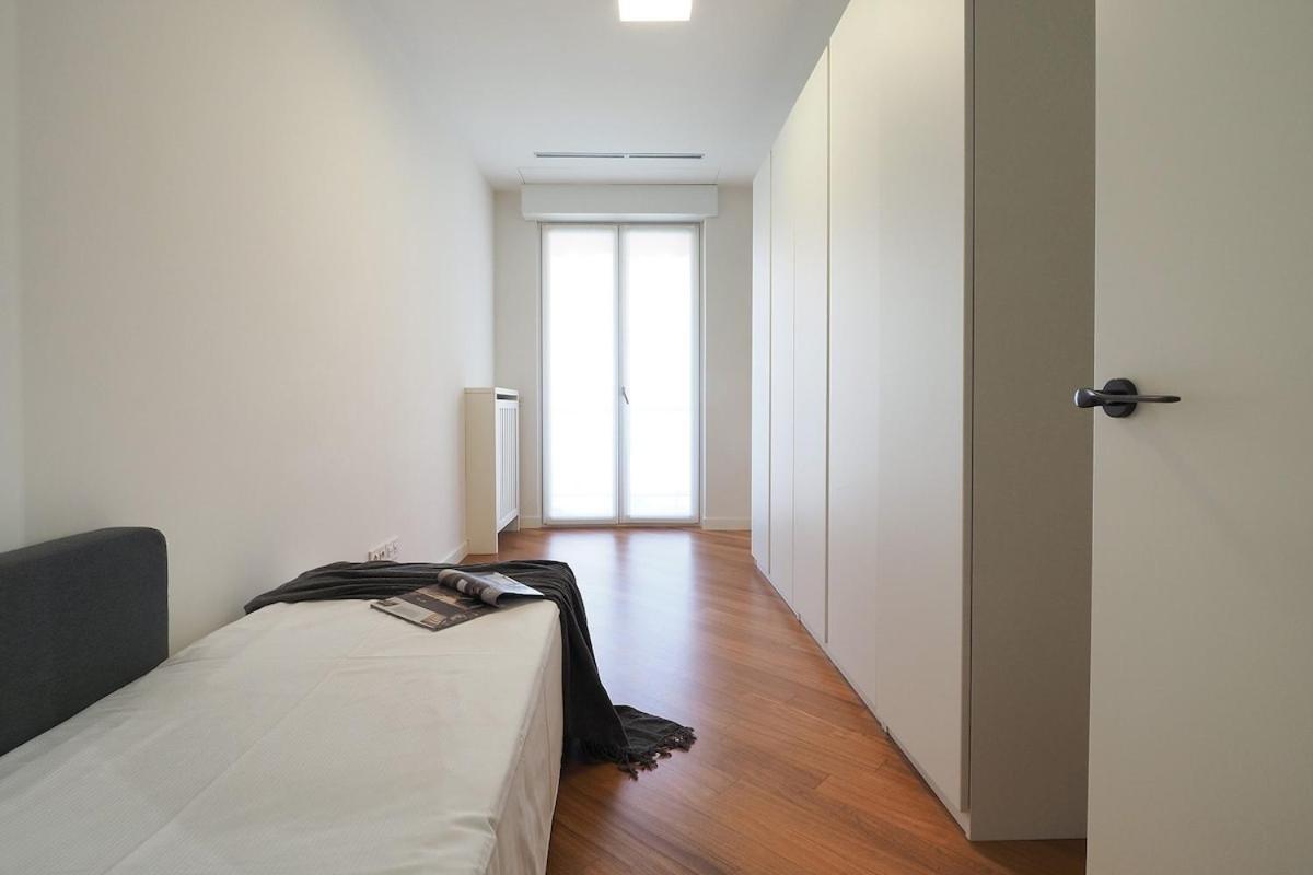 Bright Three Bedroom With Balconies Porta Romana