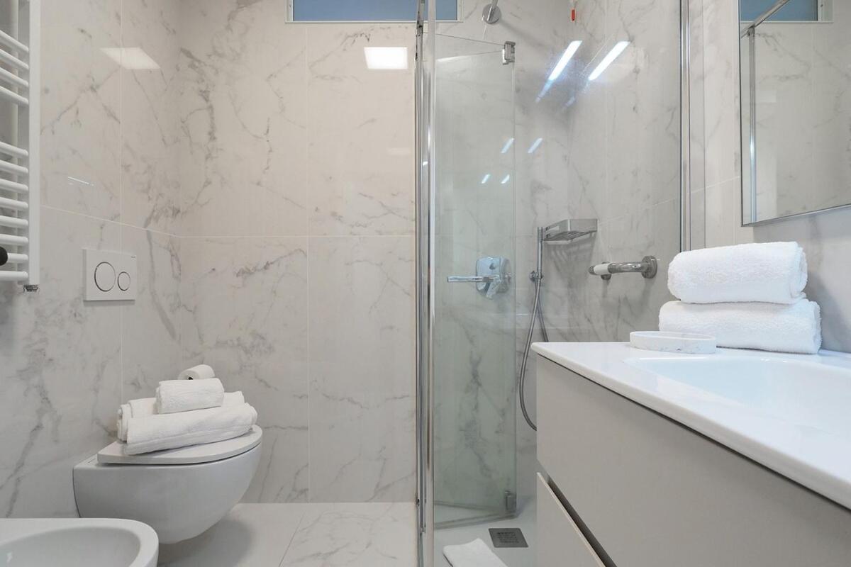 Apartment Bright Three Bedroom With Balconies Porta Romana Milan