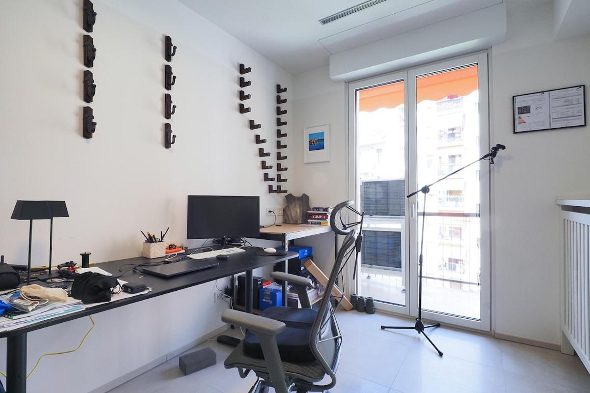 Bright Three Bedroom With Balconies Porta Romana Apartment *