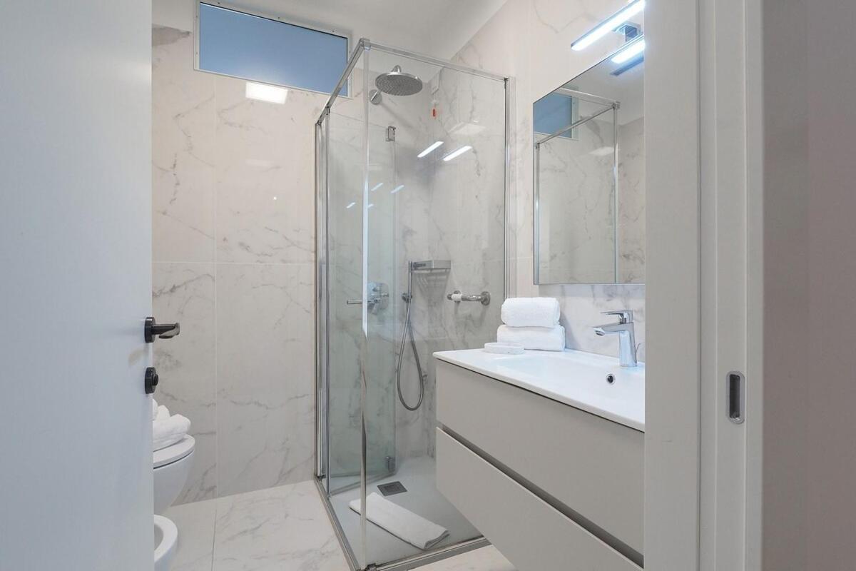 Bright Three Bedroom With Balconies Porta Romana *