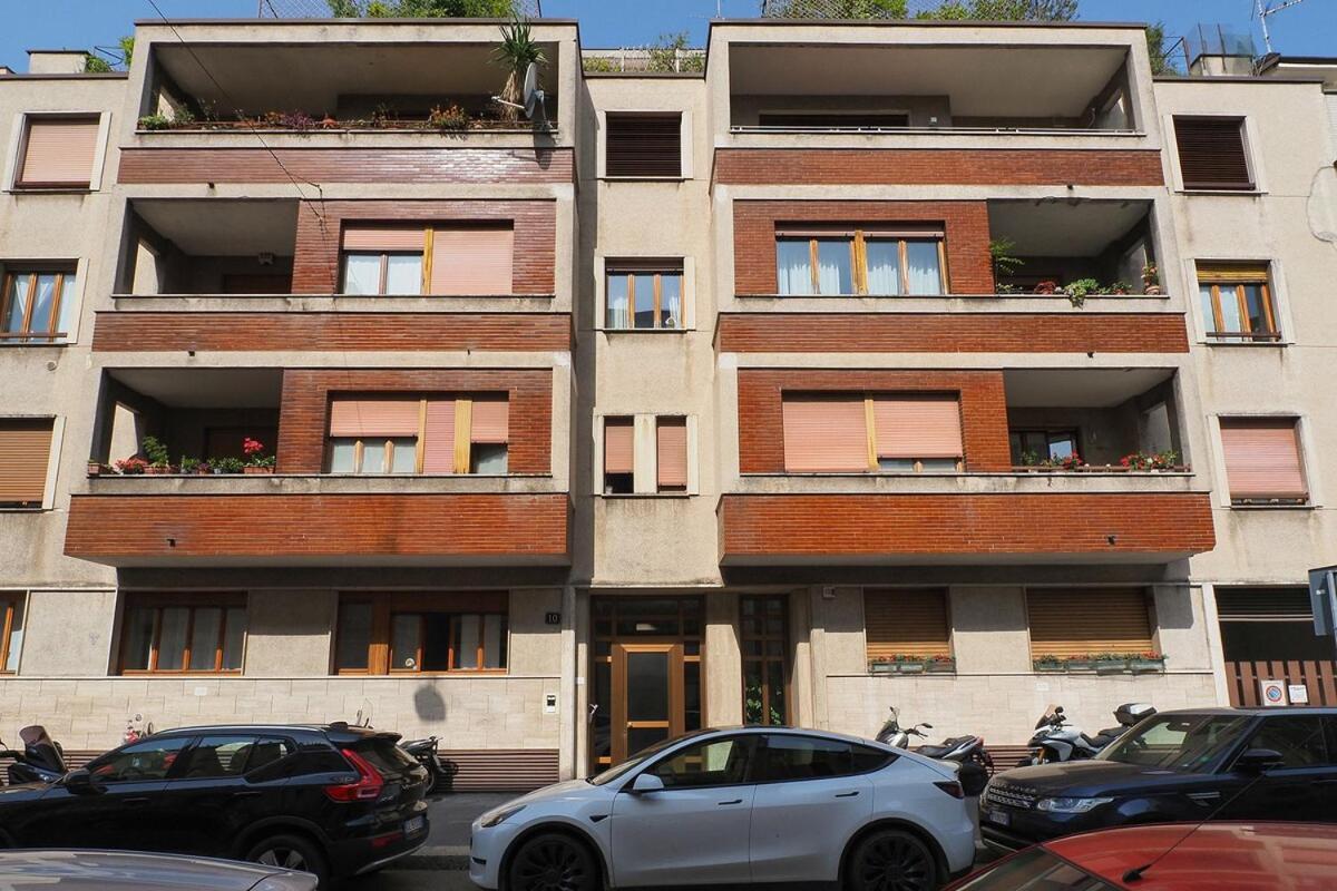 Bright Three Bedroom With Balconies Porta Romana Apartment