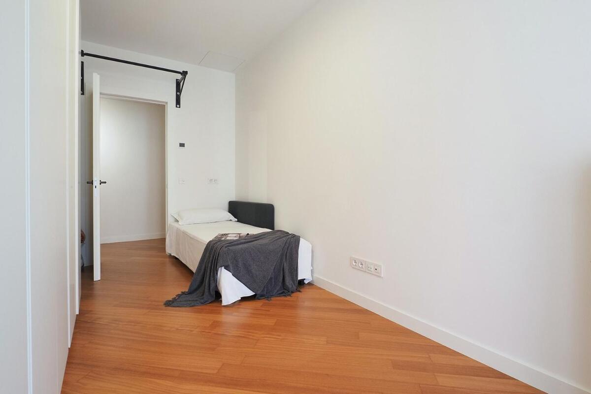 Apartment Bright Three Bedroom With Balconies Porta Romana