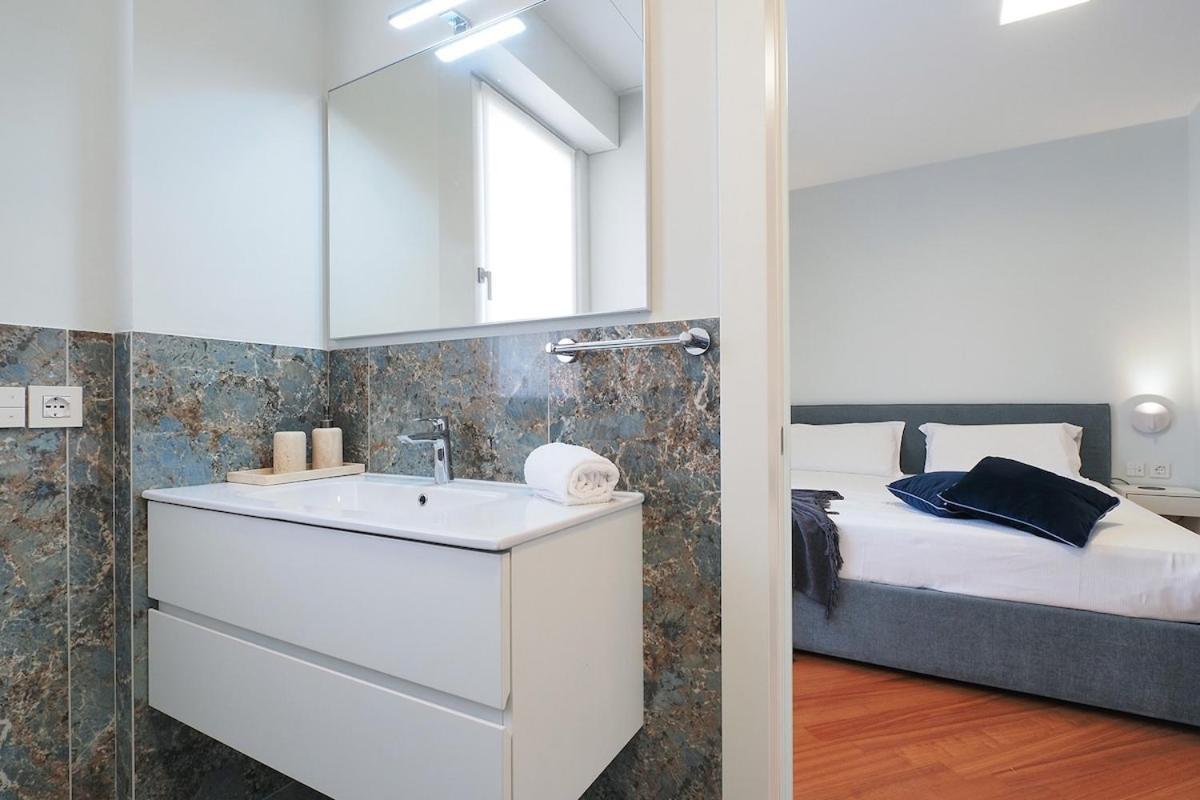 Bright Three Bedroom With Balconies Porta Romana *