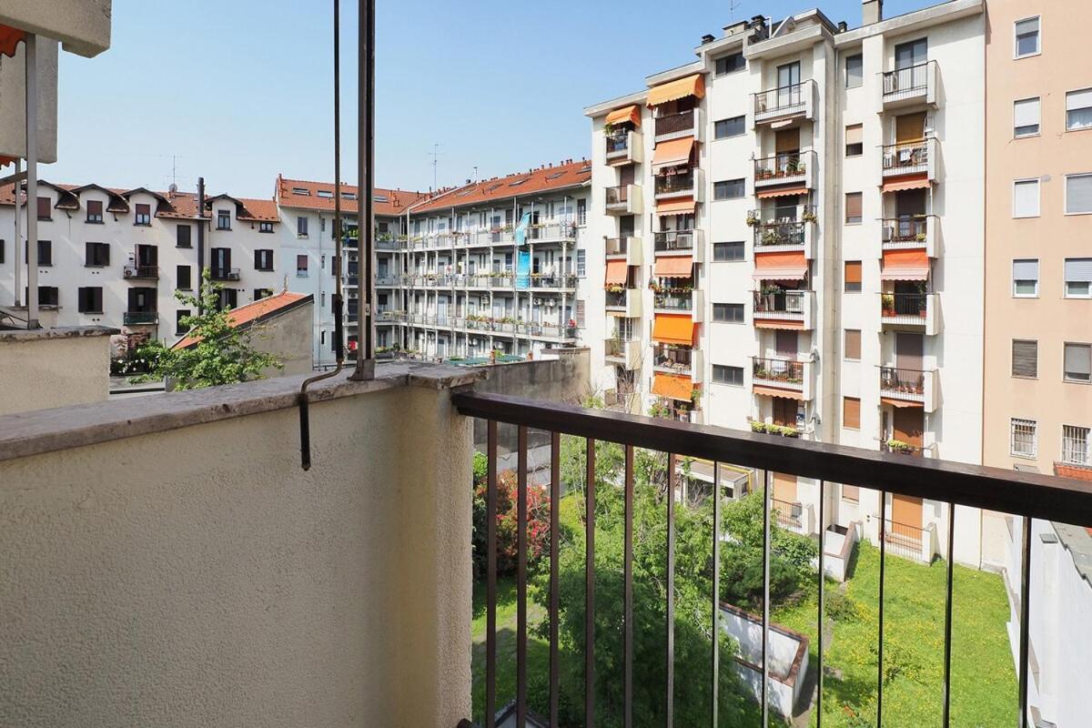 Bright Three Bedroom With Balconies Porta Romana Apartment