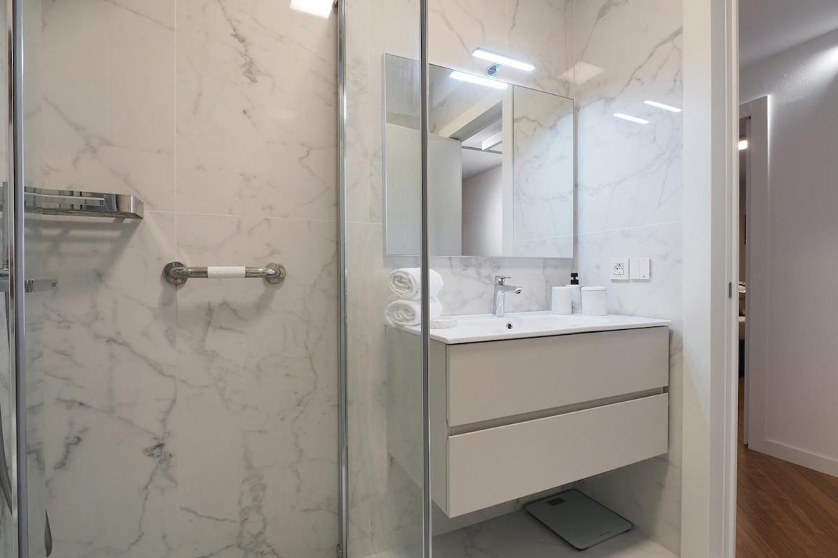 Bright Three Bedroom With Balconies Porta Romana Milan