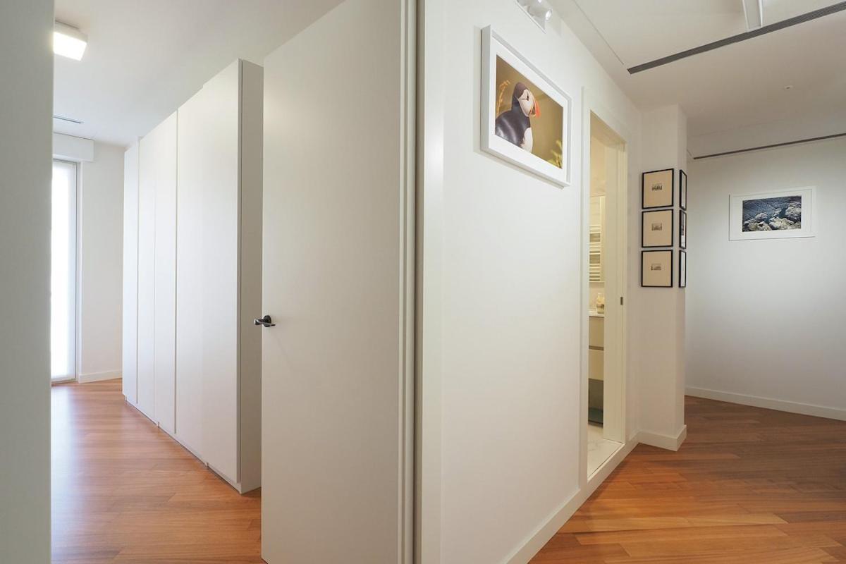 Bright Three Bedroom With Balconies Porta Romana Apartment