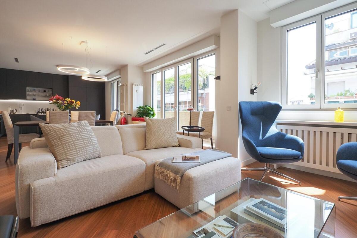 Bright Three Bedroom With Balconies Porta Romana Apartment *