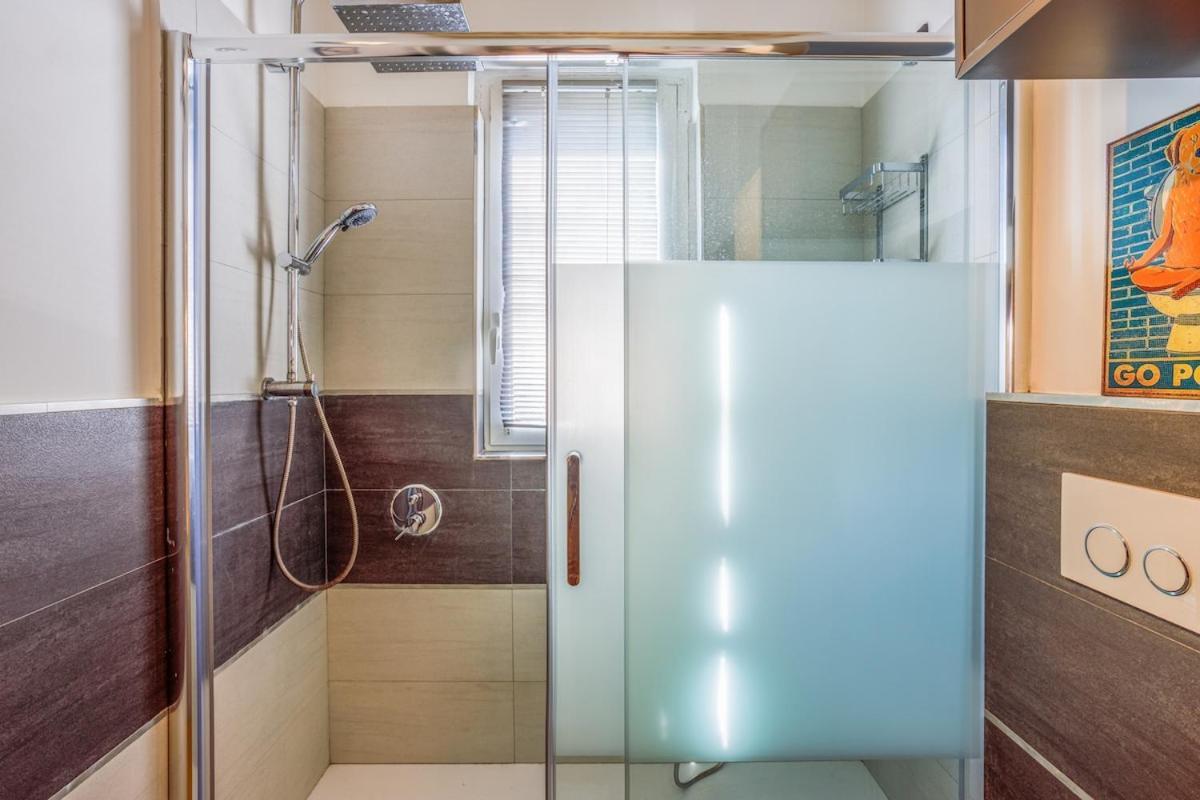 Unconventional Near Linate - Supreme Meme Loft Milan