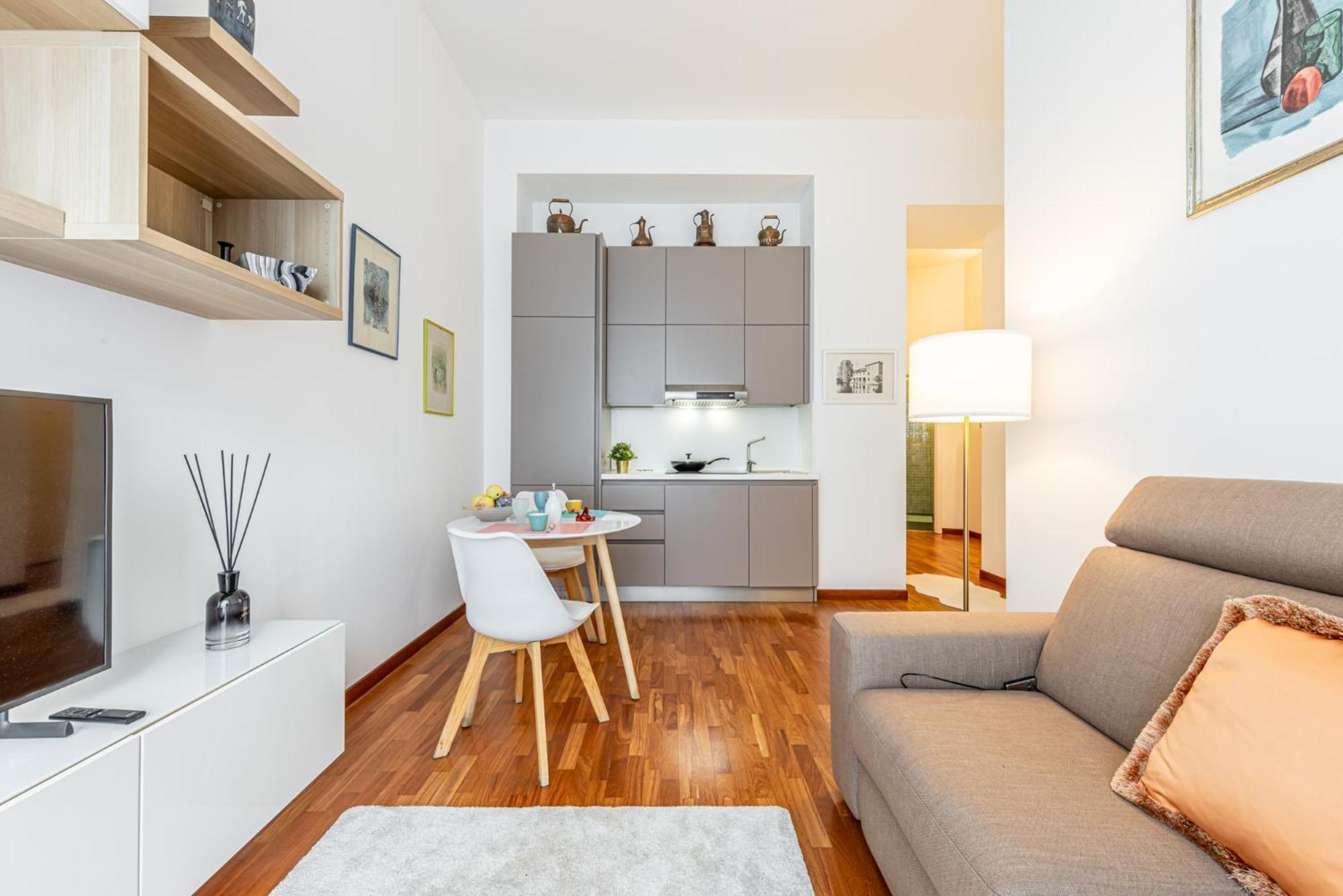 Luxury, Modern & Charming Near Station * Milan