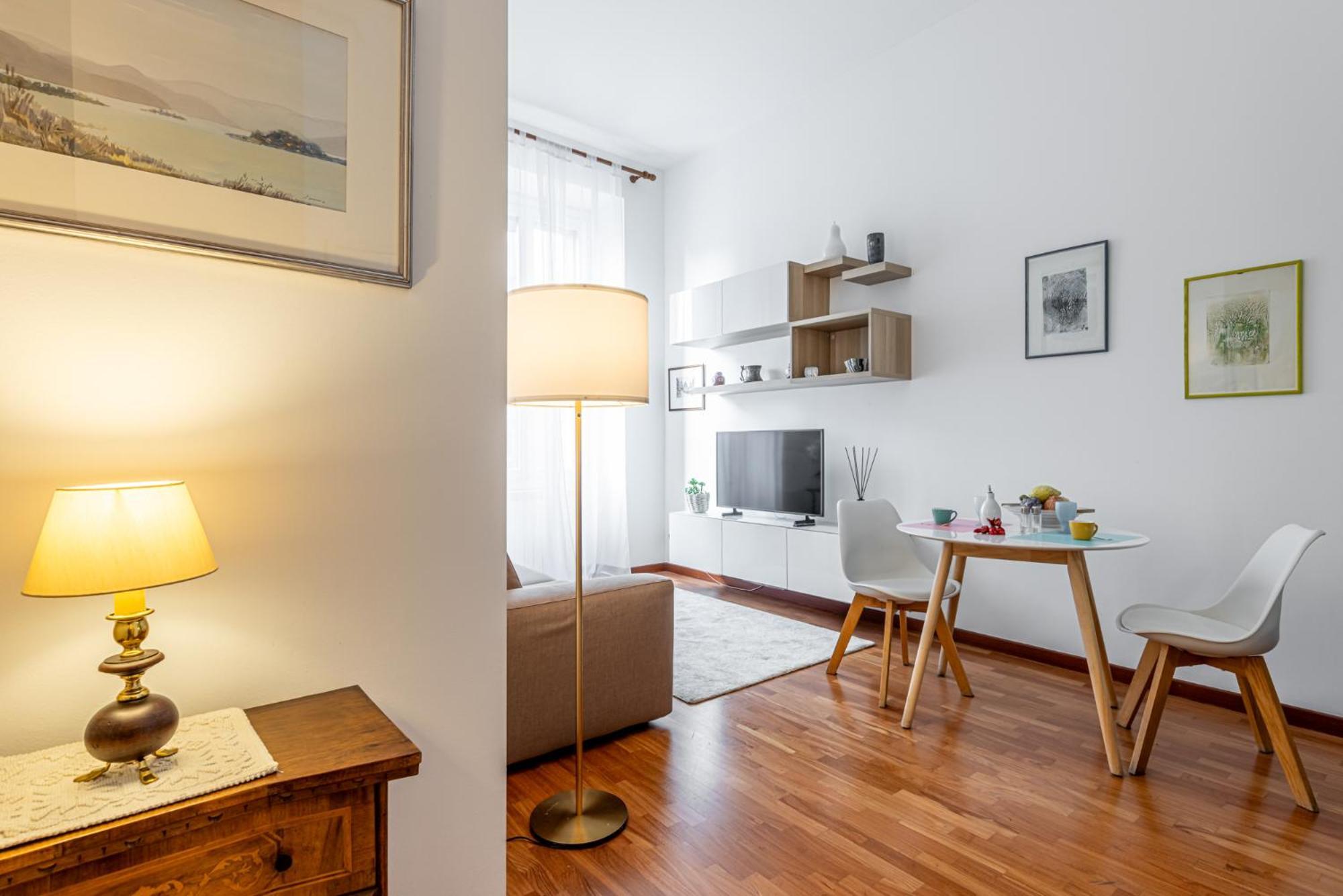 Luxury, Modern & Charming Near Station Apartment