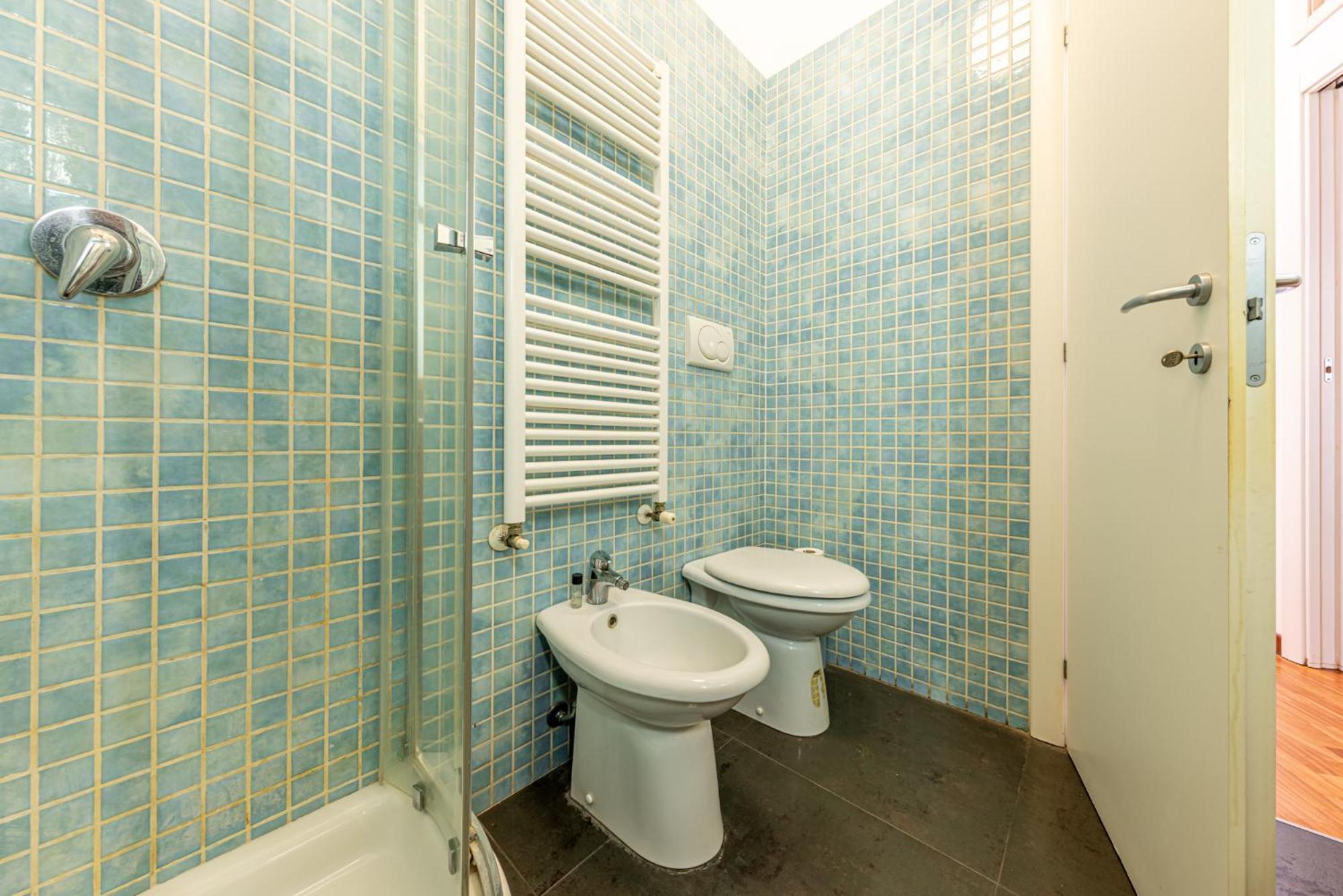 Luxury, Modern & Charming Near Station Apartment