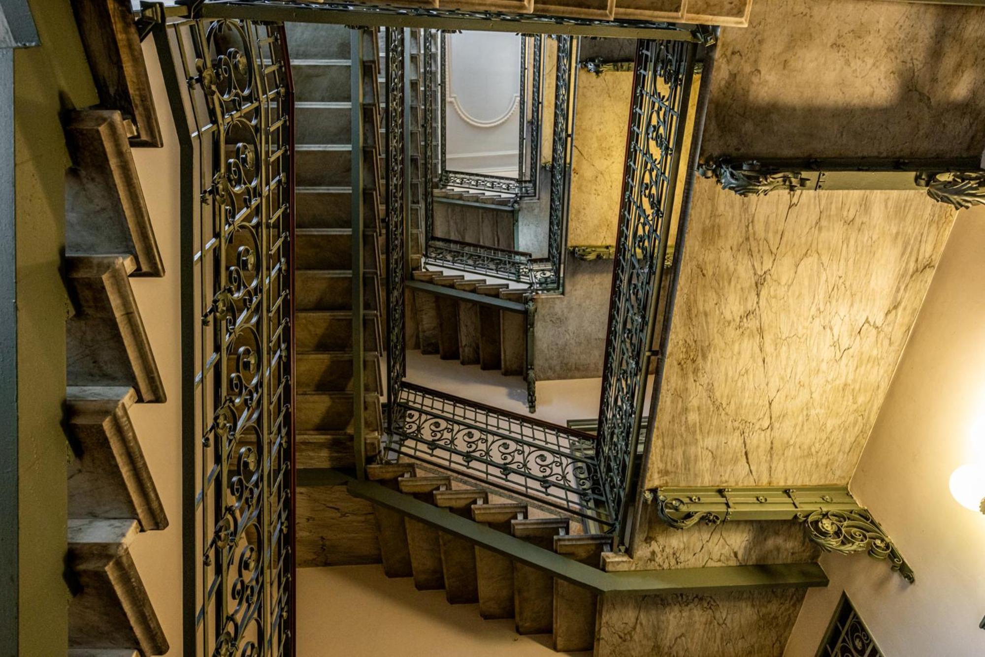 Luxury, Modern & Charming Near Station