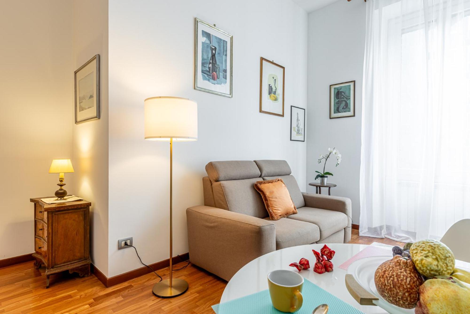 Luxury, Modern & Charming Near Station Apartment Milan