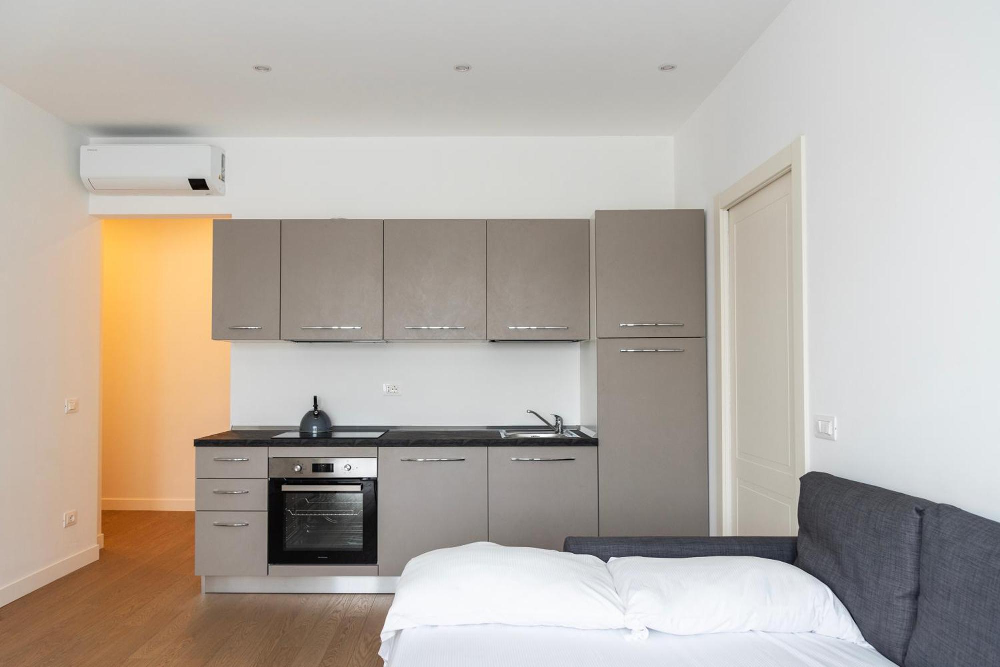 Youhosty - Gioia Large Apartment