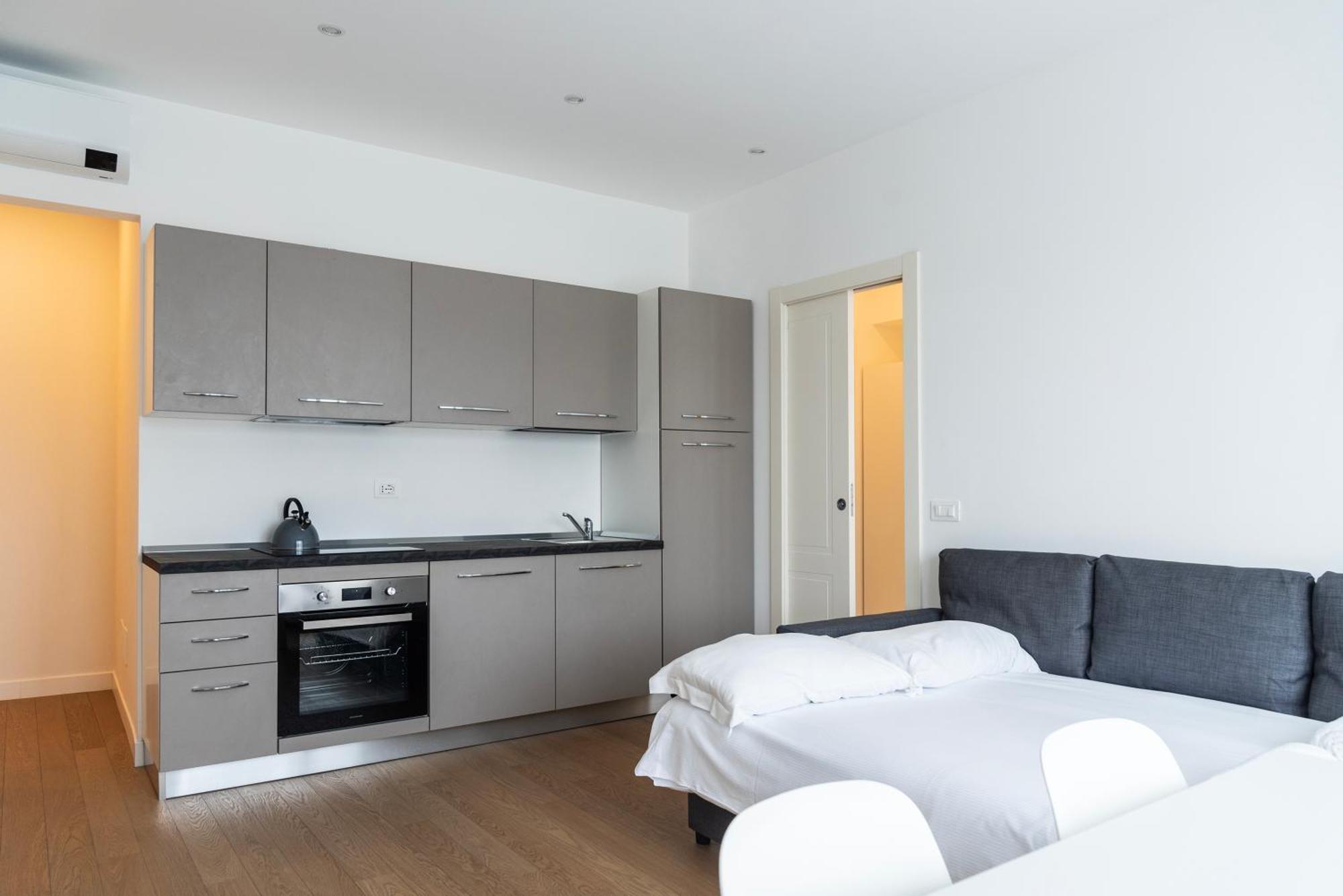 Youhosty - Gioia Large Apartment