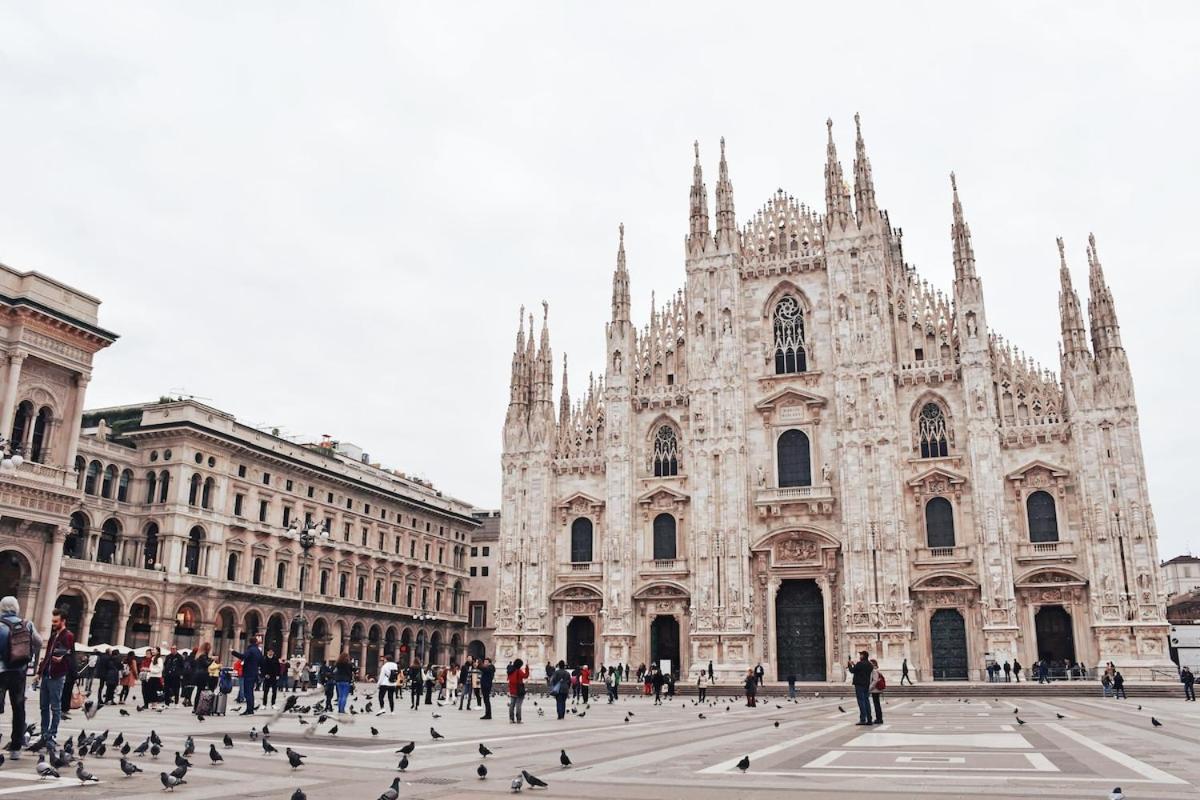 Apartment Design I Steps From Fair & Metro Milan