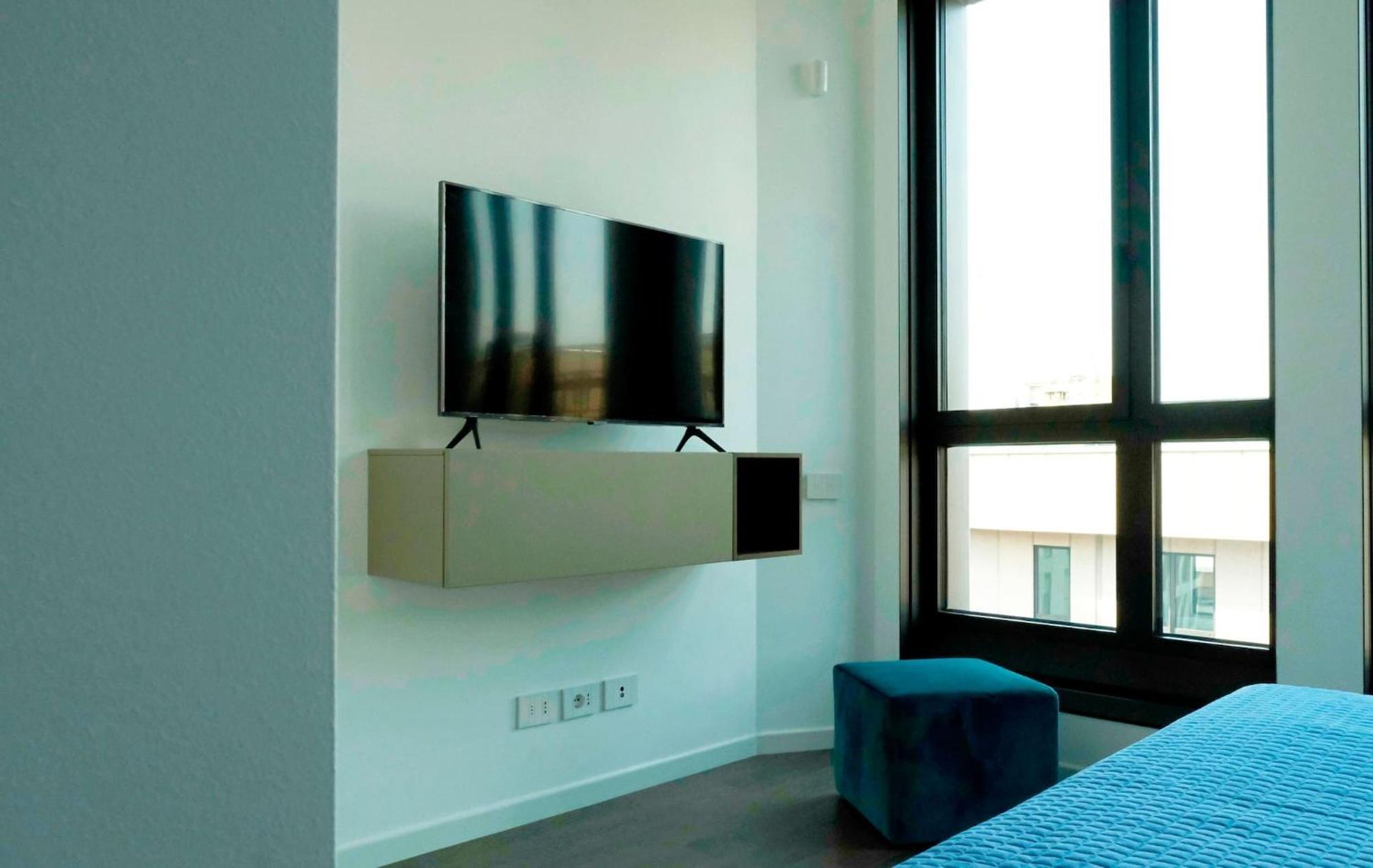 San Babila Tower With Panoramic Terrace Overlooking Duomo By Rentopolis Apartment Milan