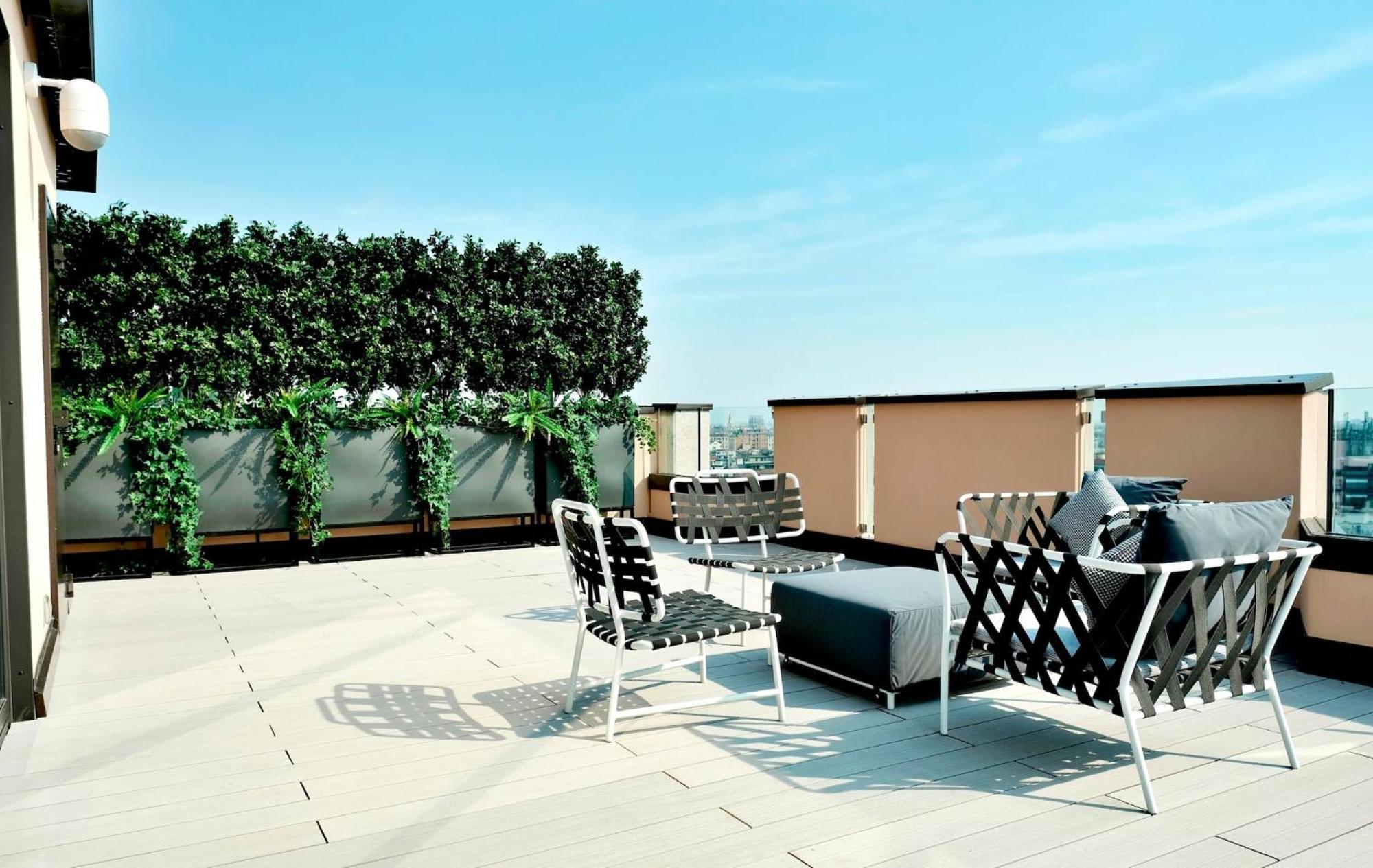 San Babila Tower With Panoramic Terrace Overlooking Duomo By Rentopolis Apartment Milan