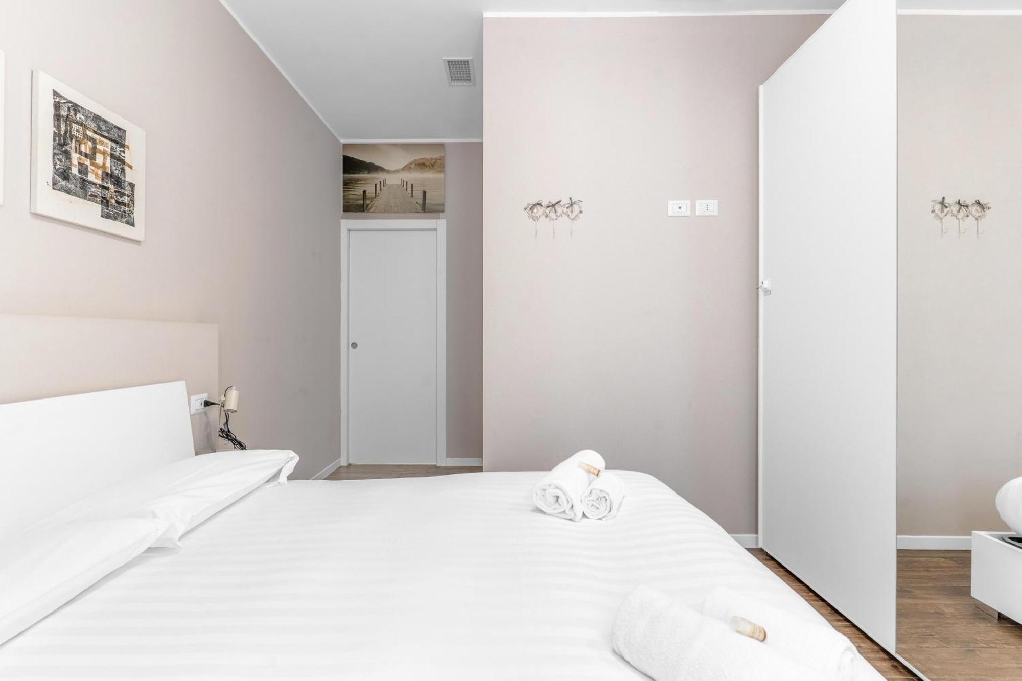 Corsica Comfort Suites-10 Min To Linate Airport Apartment Milan