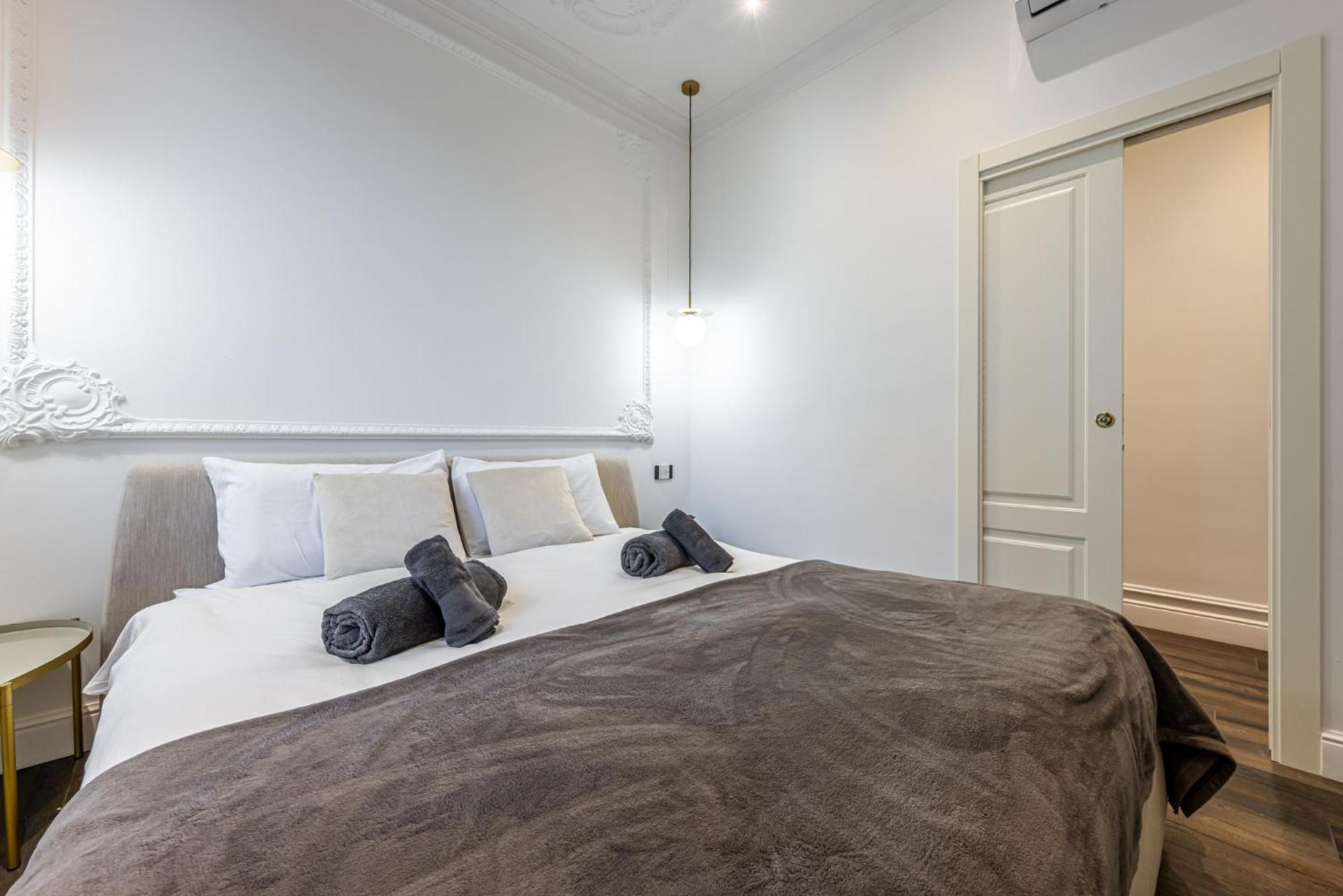 Station, Luxury & Modern With Comfort! Apartment