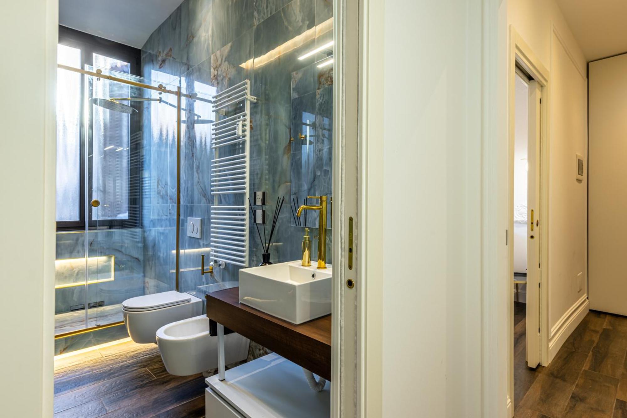 Station, Luxury & Modern With Comfort! Apartment *