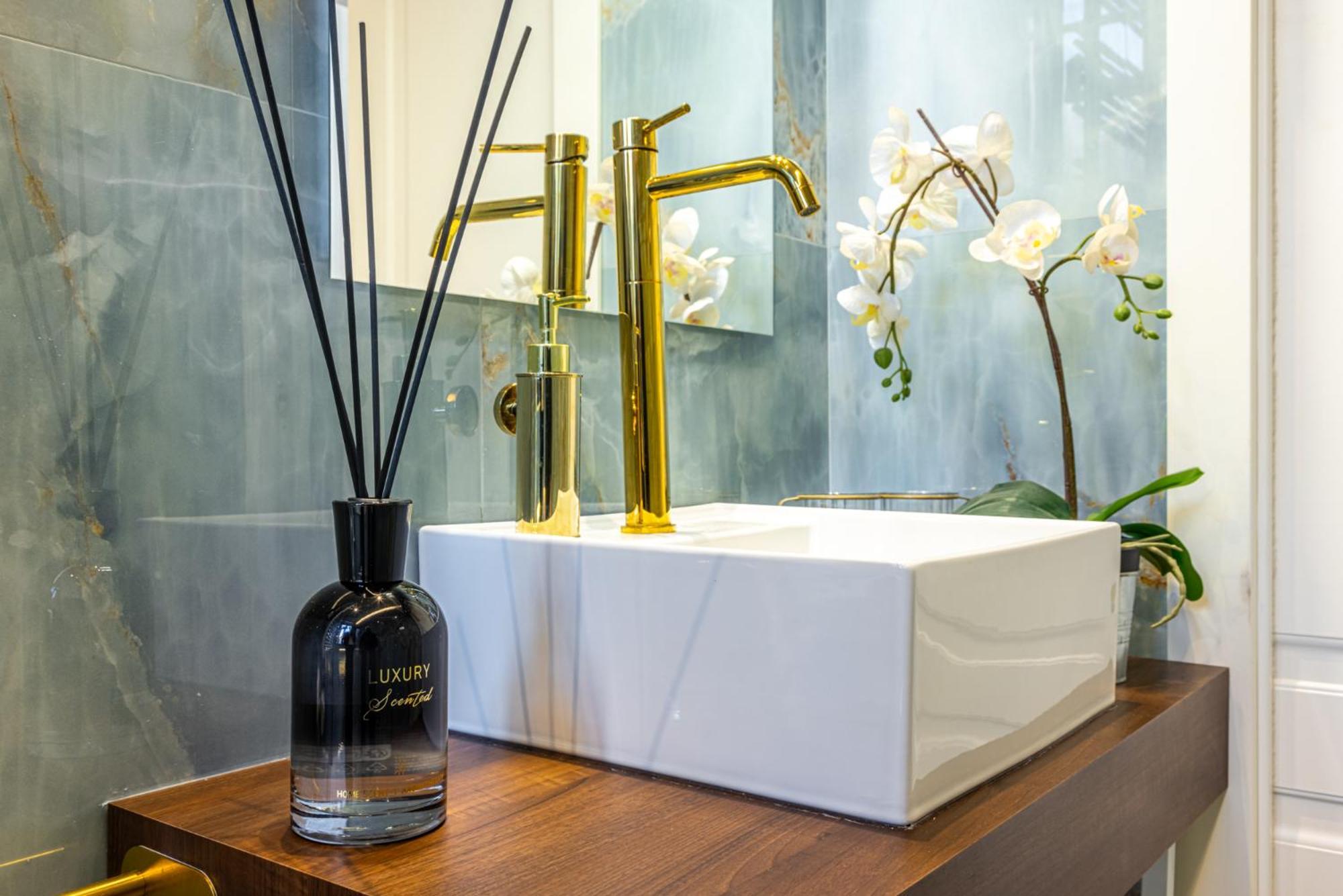 Station, Luxury & Modern With Comfort! Apartment