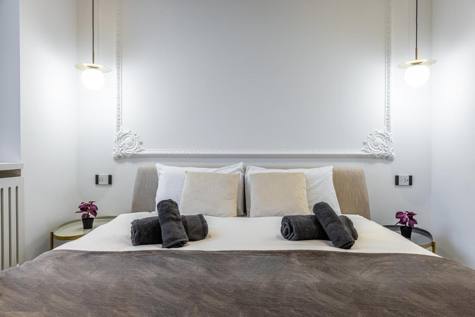 Station, Luxury & Modern With Comfort! Apartment *