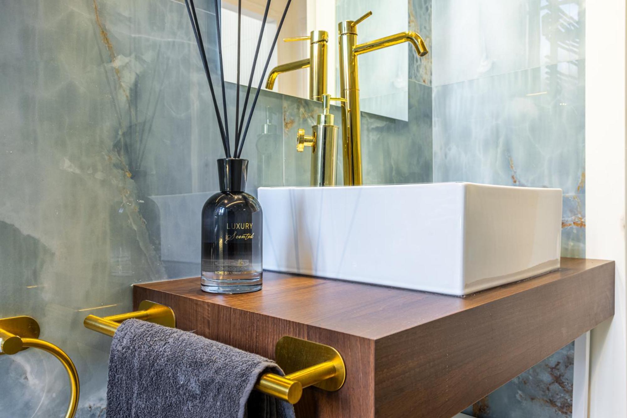 Apartment Station, Luxury & Modern With Comfort! Milan