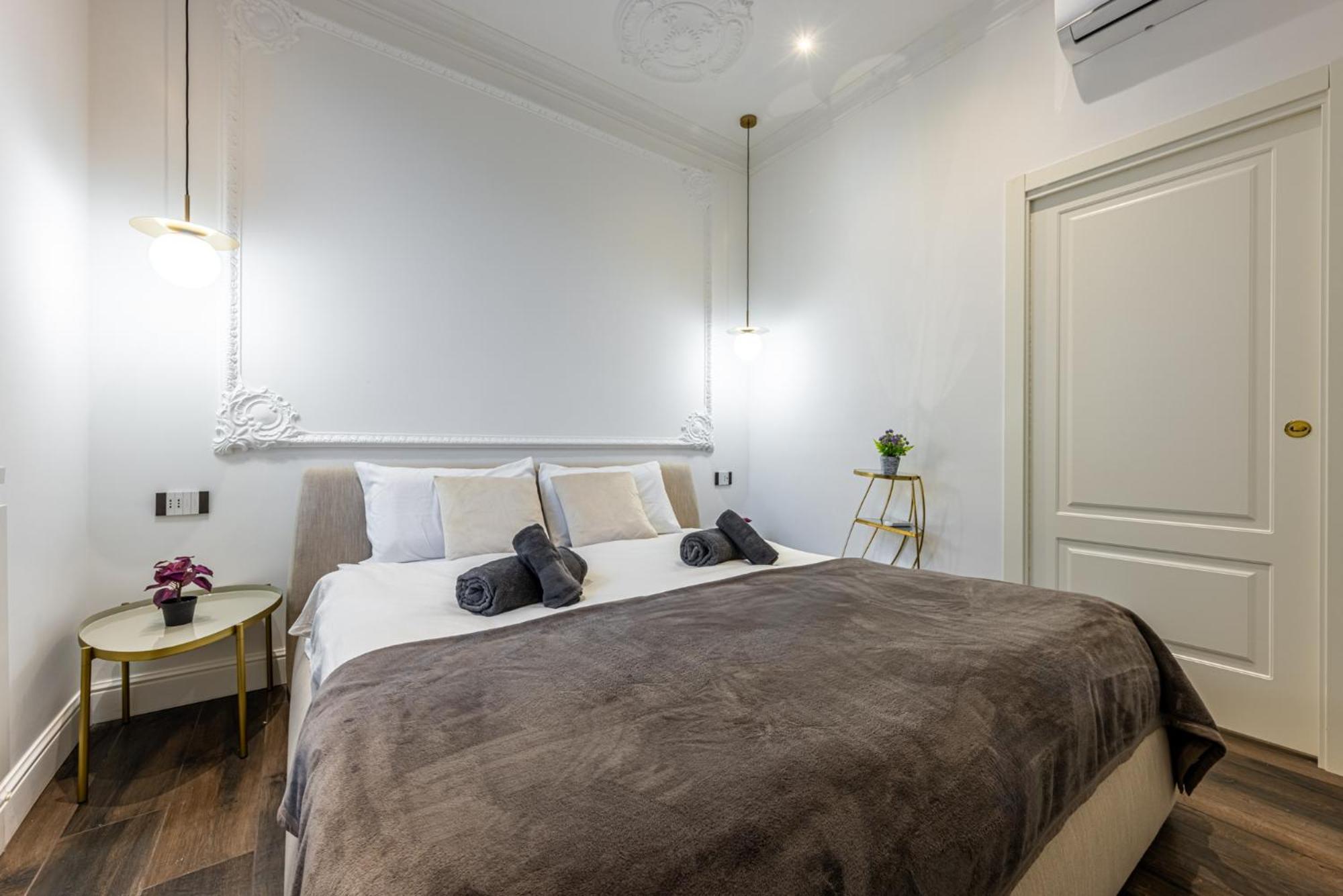 Apartment Station, Luxury & Modern With Comfort!