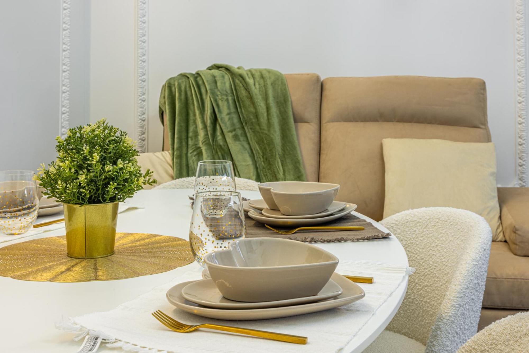 Station, Luxury & Modern With Comfort! Apartment