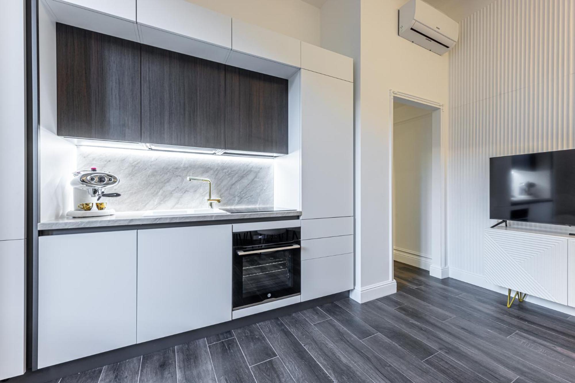 Station, Luxury & Modern With Comfort! * Milan