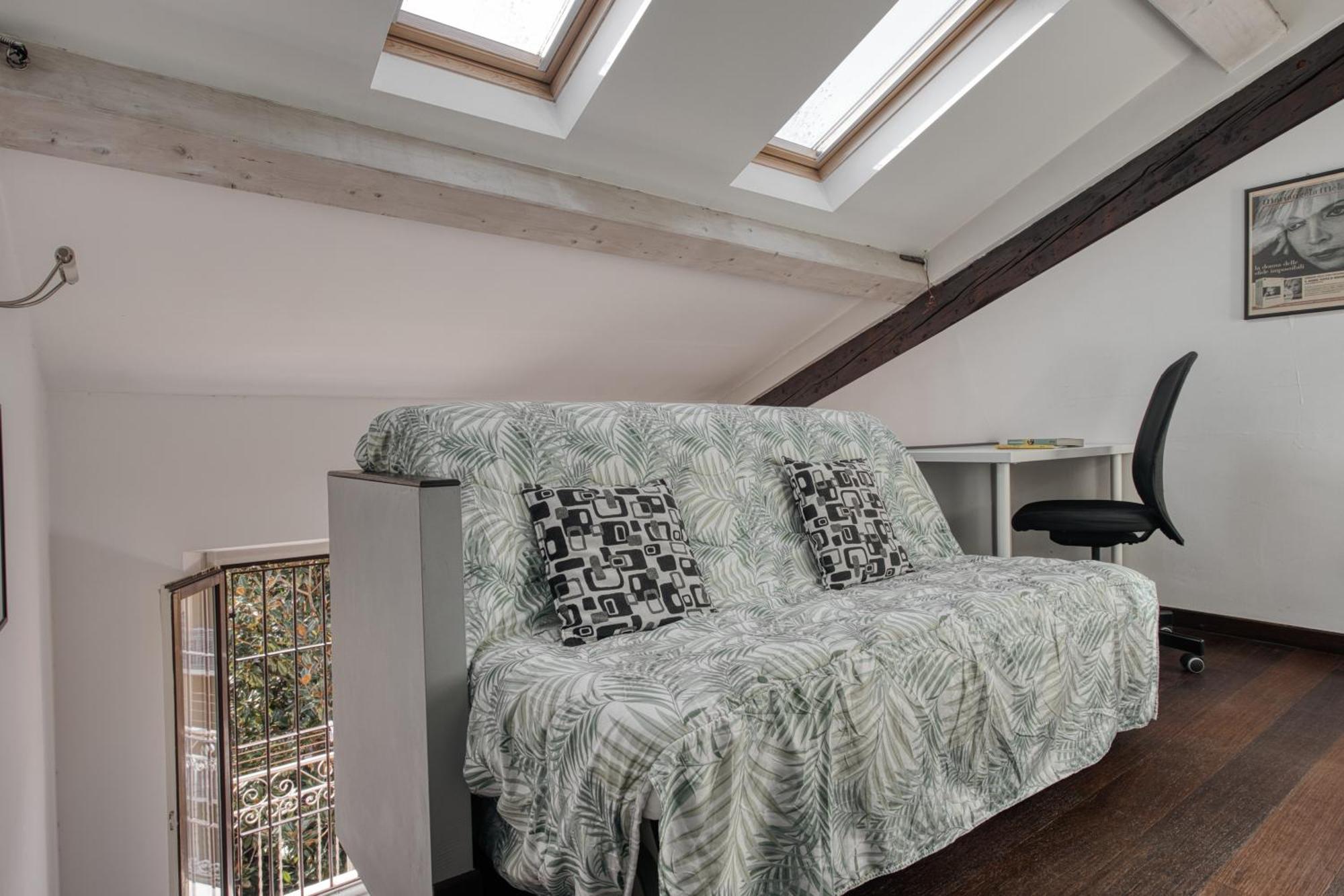 Apartment Stylish Top-floor Apt; Design Disctrict Milan