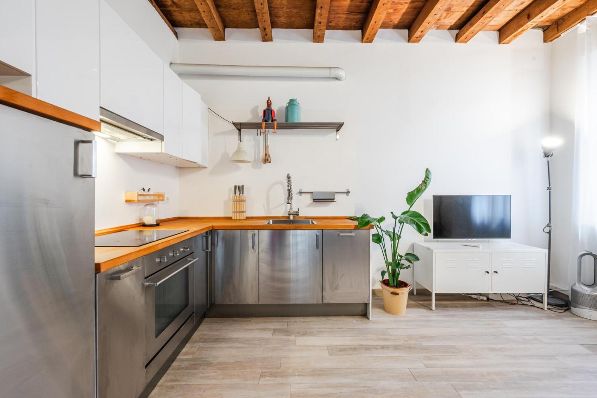 200mt Metro - Design For Creative Living *