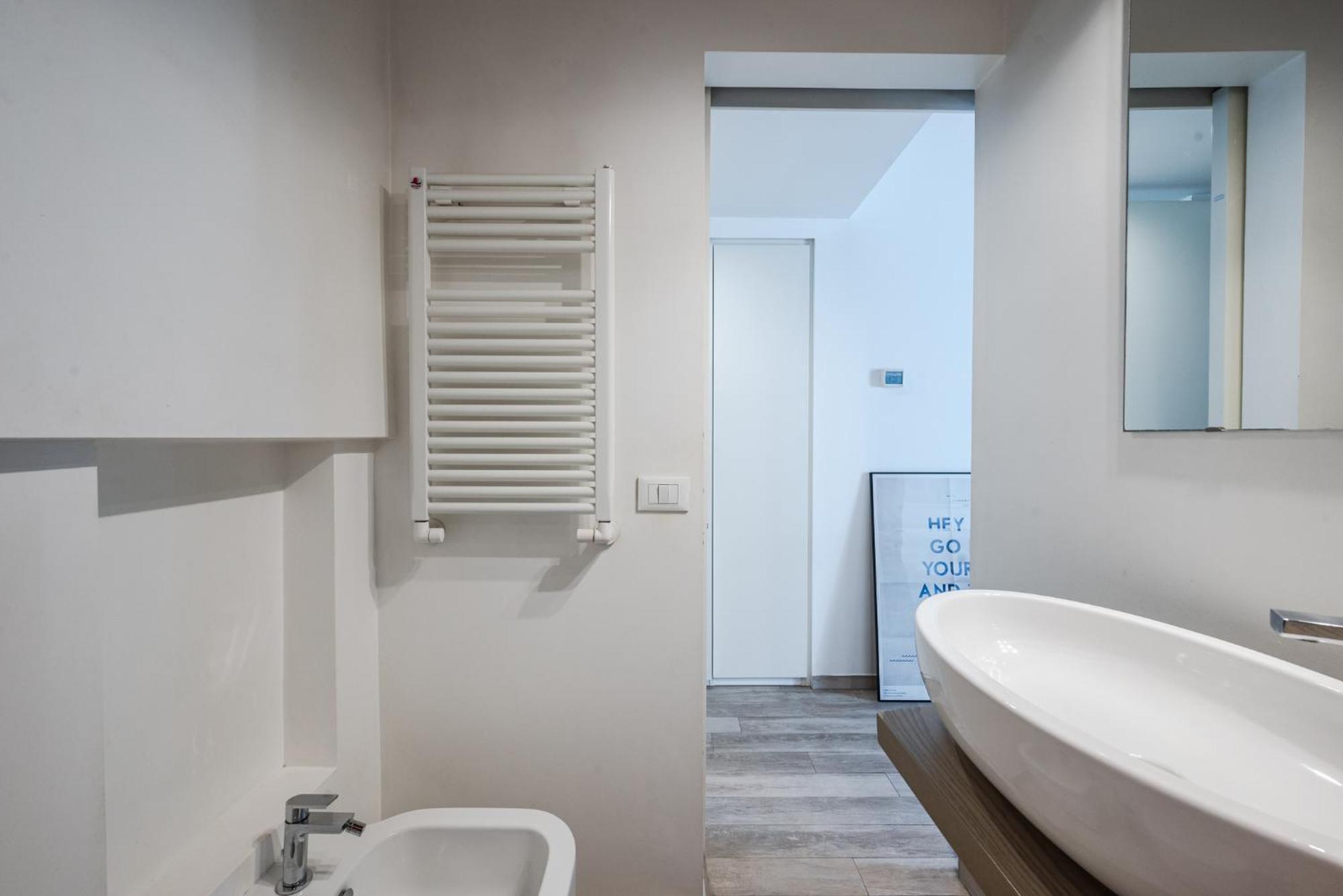 200mt Metro - Design For Creative Living *
