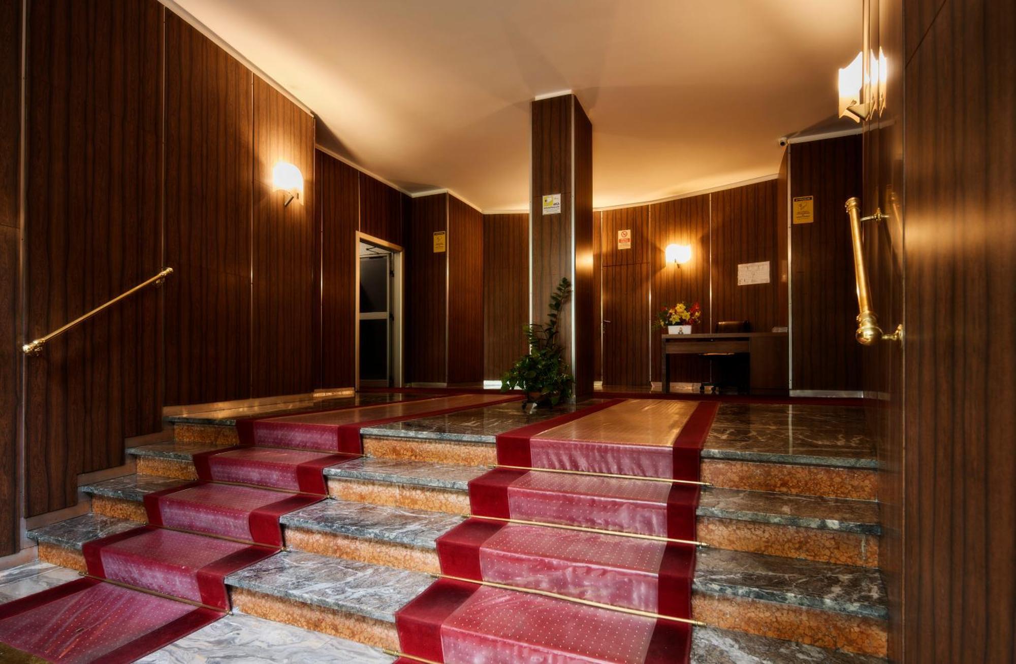 Apartment New Elegant In Milan
