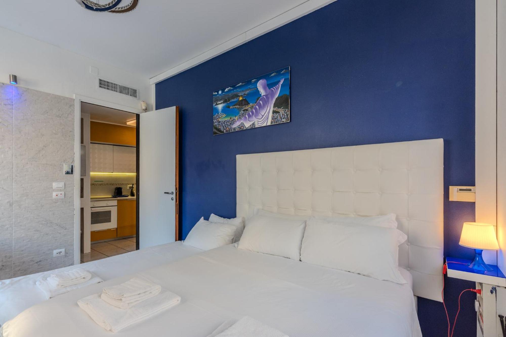 Duomo Penthouse Milan, Terrace, Park, 8 Bed Holiday home Milan