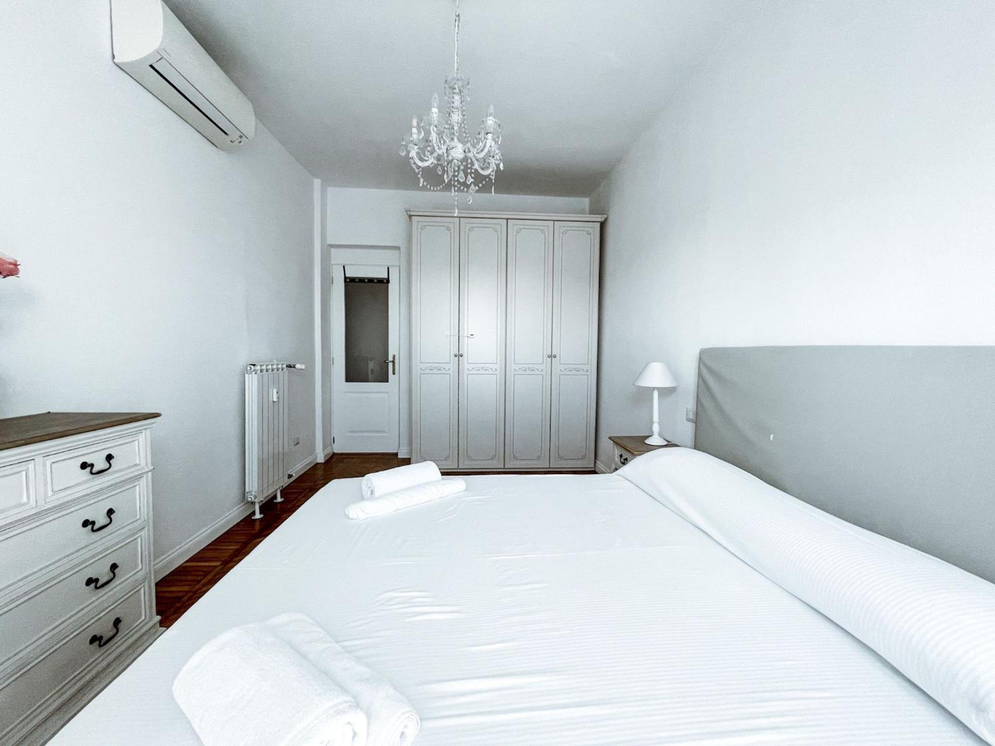 White Pearl - Citycenter - Large & Elegant Flat Apartment Milan