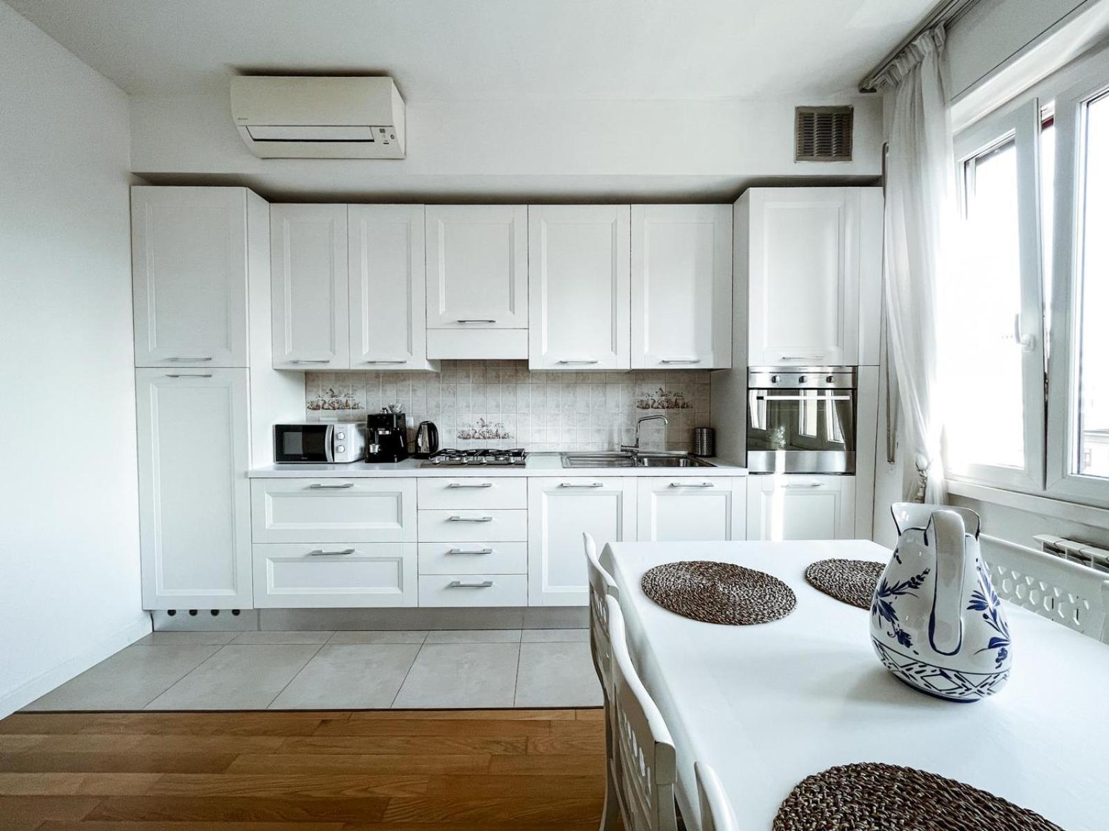 Apartment White Pearl - Citycenter - Large & Elegant Flat *