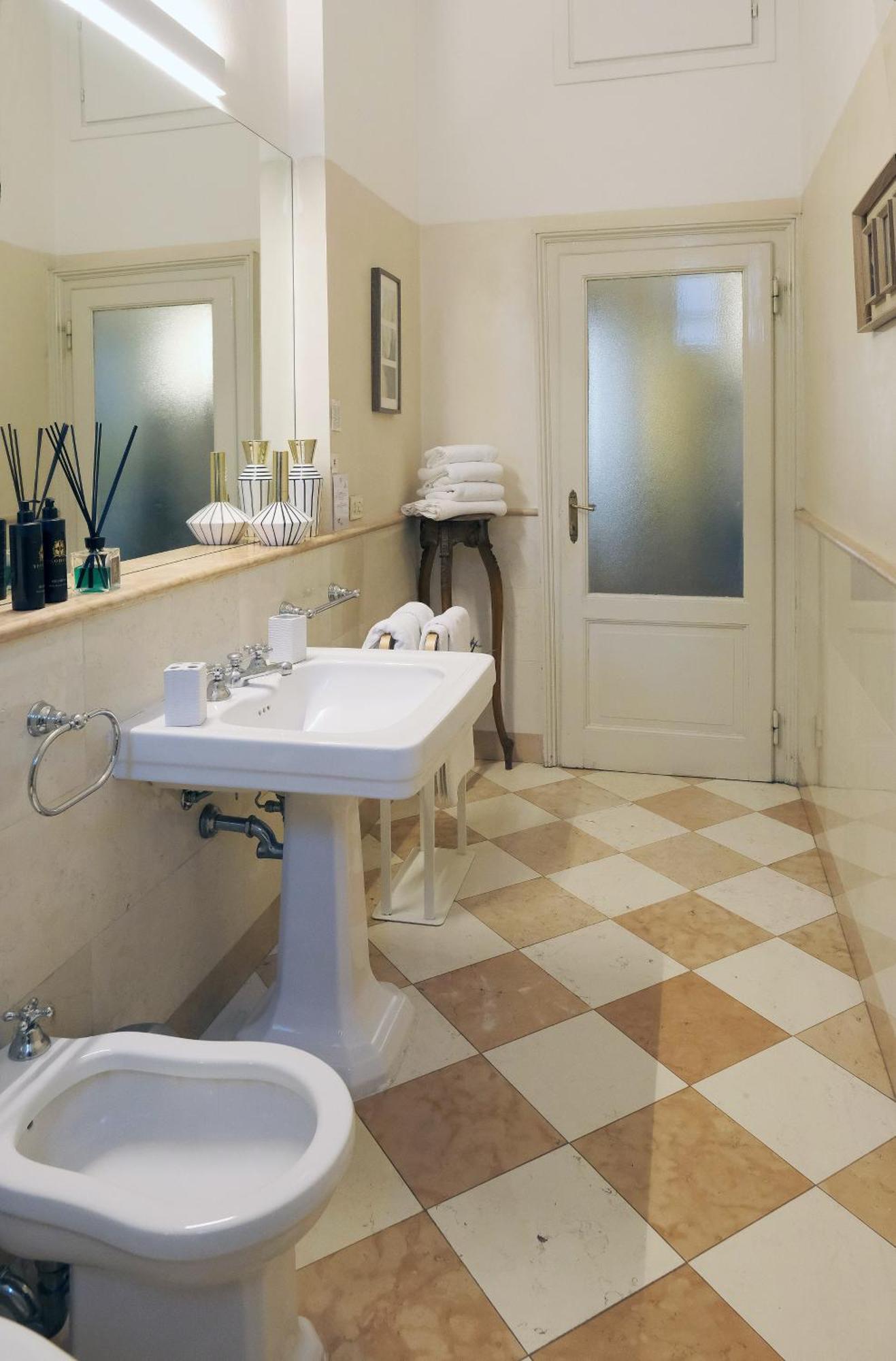 Apartment Comecasa 2 Bedrooms In Via Curtatone Milan