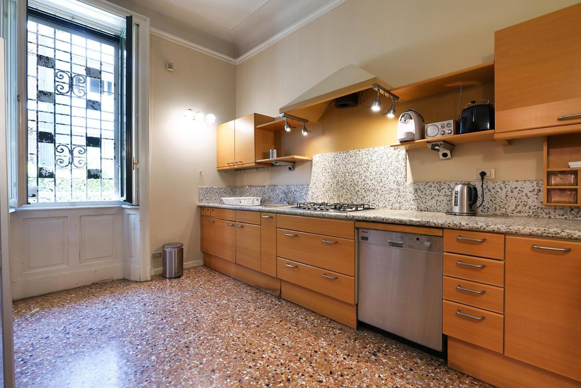 Villa Frascati With Garden - City Life Apartment