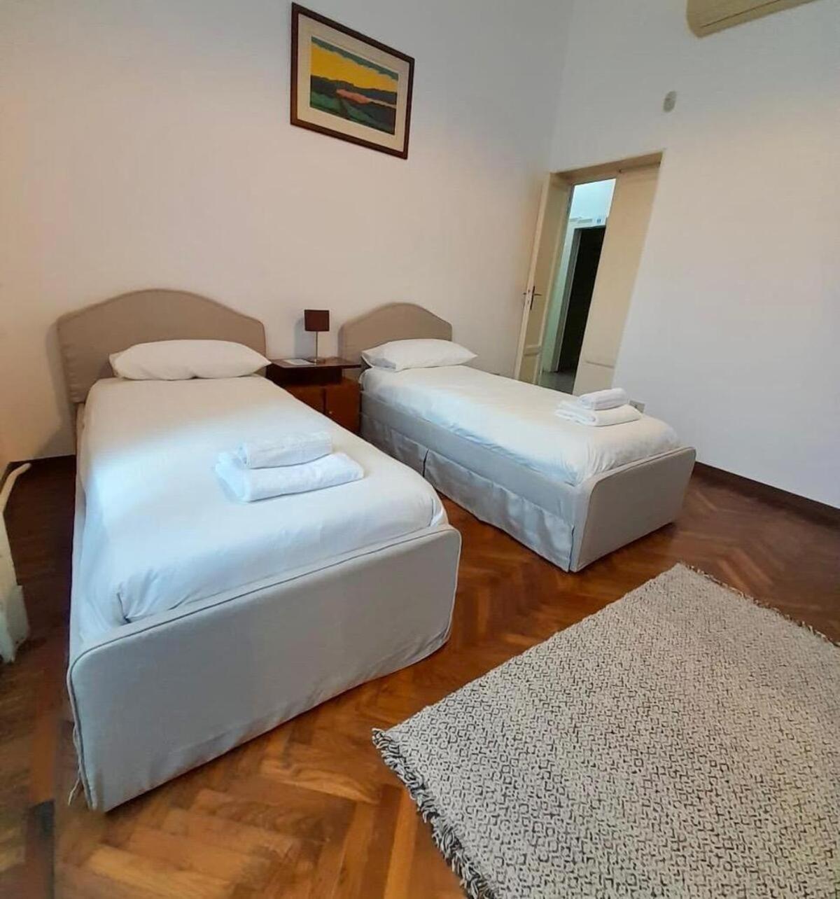 Comecasa 3 Bedrooms Near Bocconi Apartment Milan